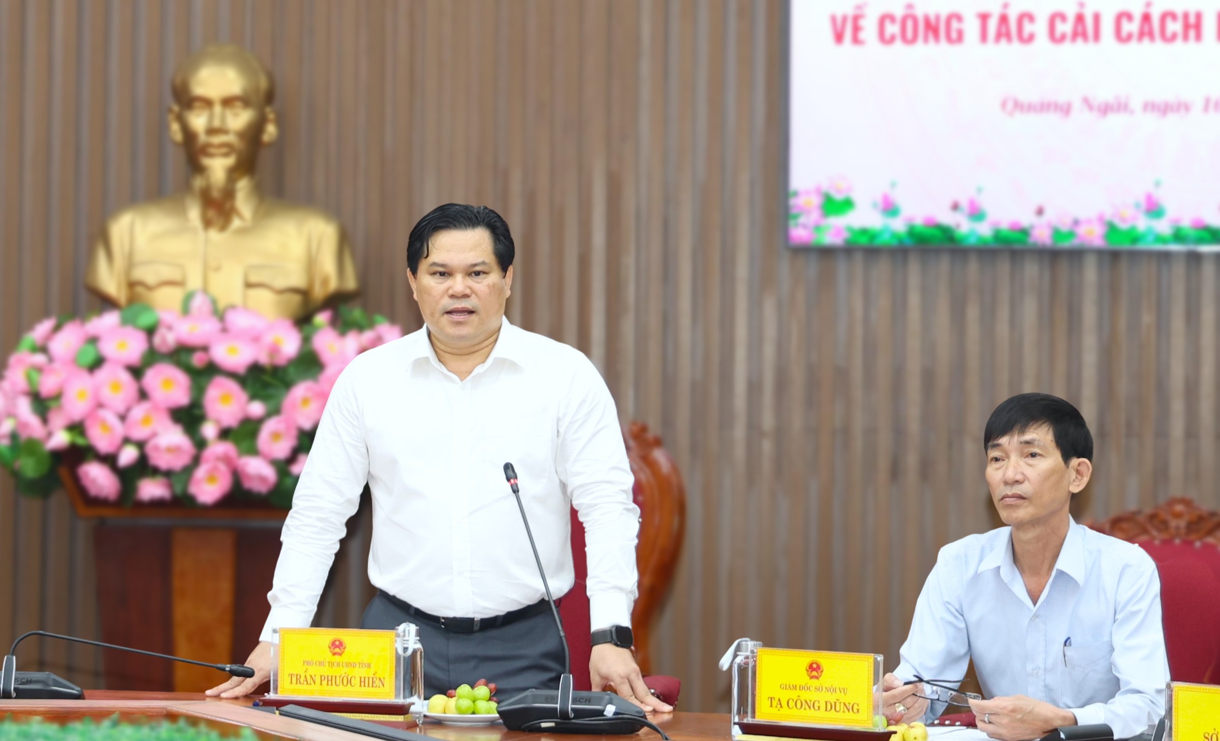 Phó Chủ tịch UBND tỉnh Trần Phước Hiền phát biểu tại buổi làm việc.