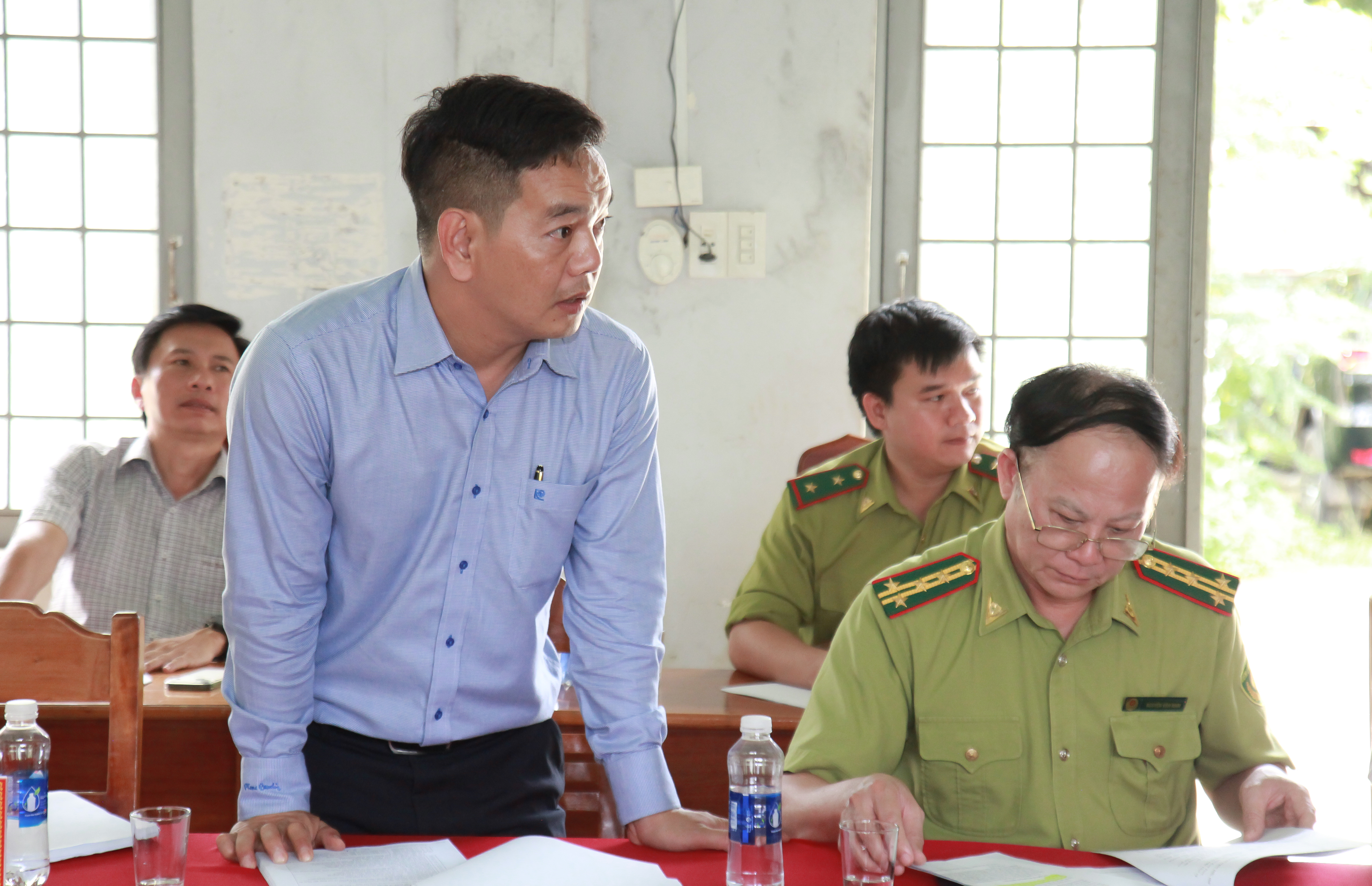 Đại diện nhà đầu tư ý kiến, đề xuất tại buổi làm việc.