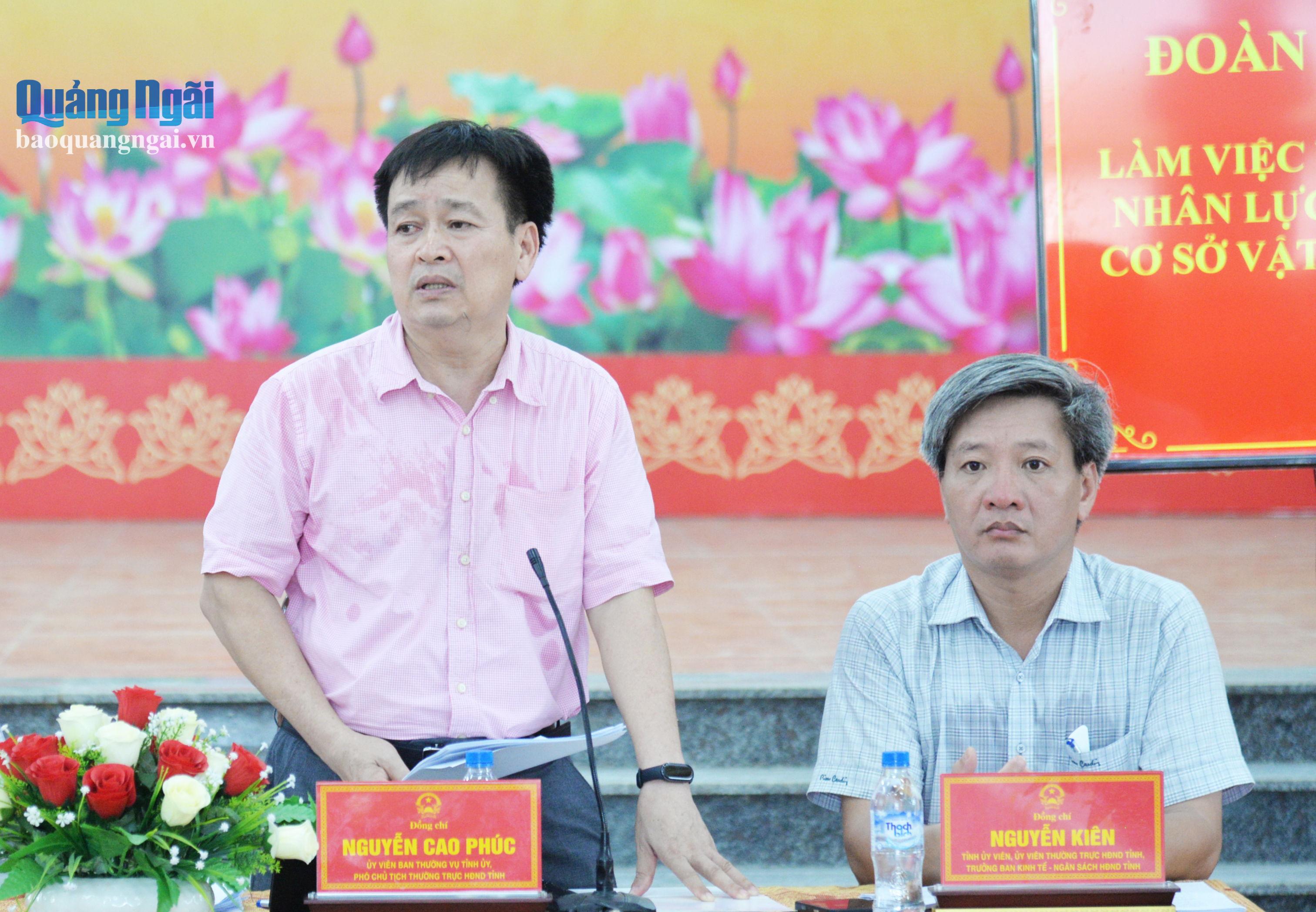 Ủy viên Ban Thường vụ Tỉnh ủy, Phó Chủ tịch HĐND tỉnh Nguyễn Cao Phúc phát biểu tại buổi làm việc với UBND xã Ba Xa.