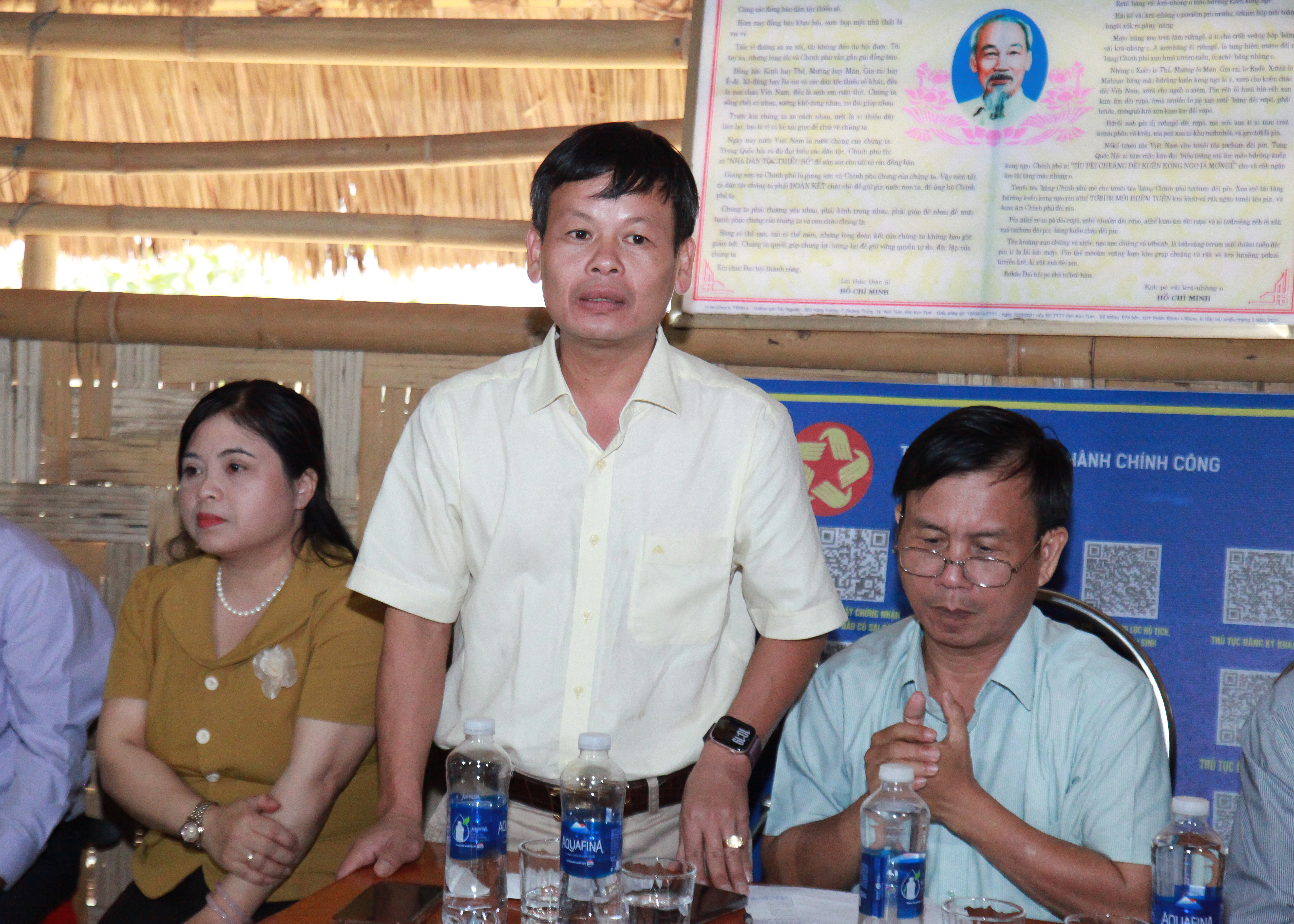 Ông Trần Quốc Huy - Chủ tịch UBND xã Tu Mơ Rông phát biểu tại buổi làm việc.