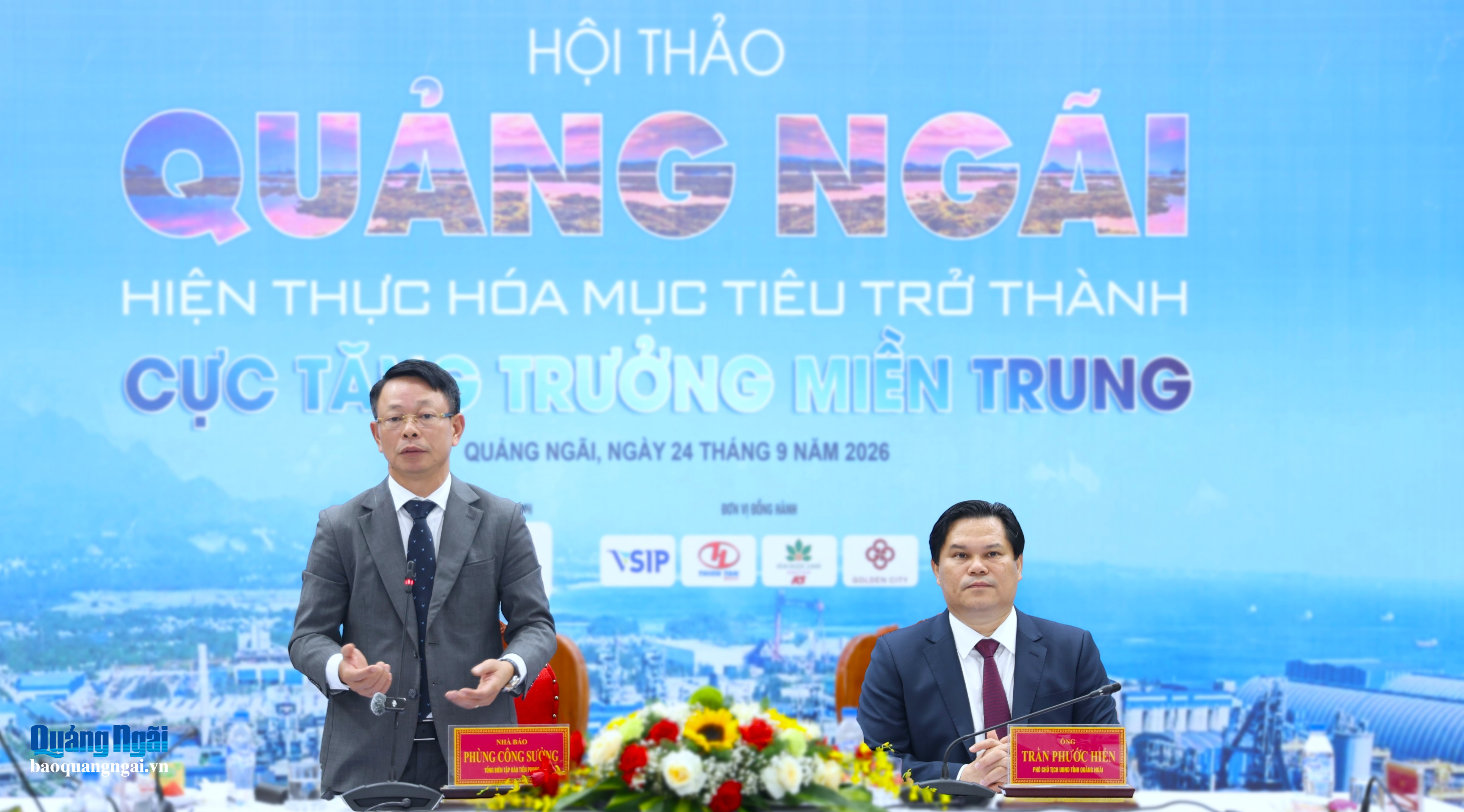 Các đồng chí chủ trì hội thảo.