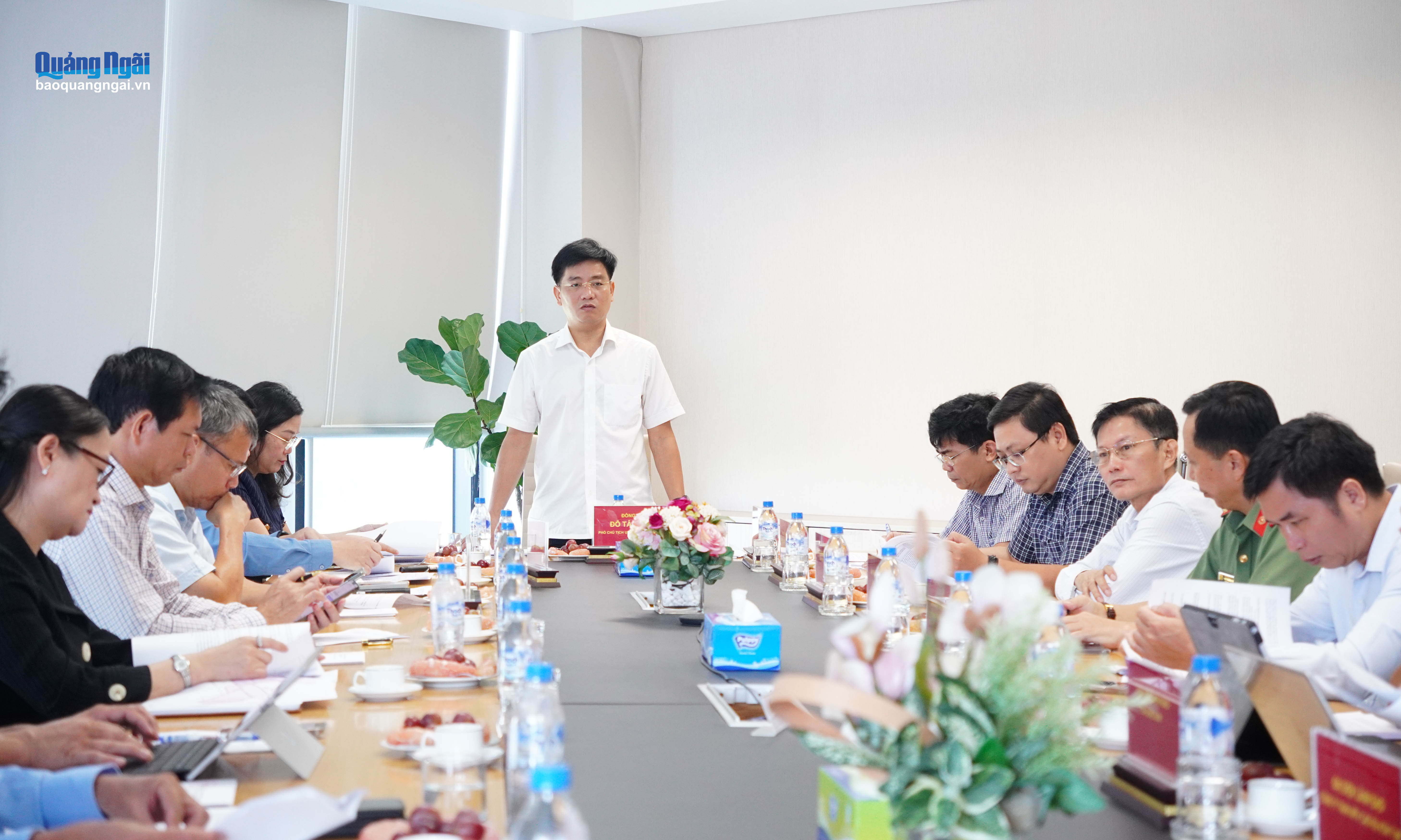 Phó Chủ tịch UBND tỉnh Đỗ Tâm Hiển chủ trì cuộc họp với các sở, ban, ngành, đơn vị liên quan.