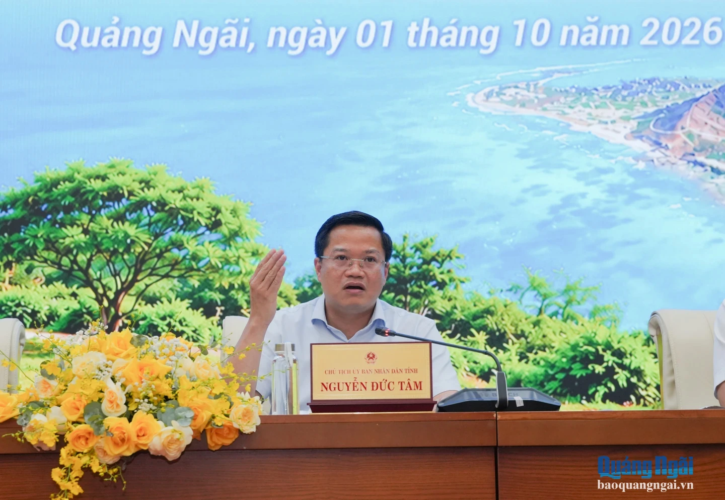 Phó Bí thư Tỉnh ủy, Chủ tịch UBND tỉnh Nguyễn Đức Tâm chủ trì buổi làm việc với các doanh nghiệp, nhà đầu tư. ẢNH: TH.HẬU