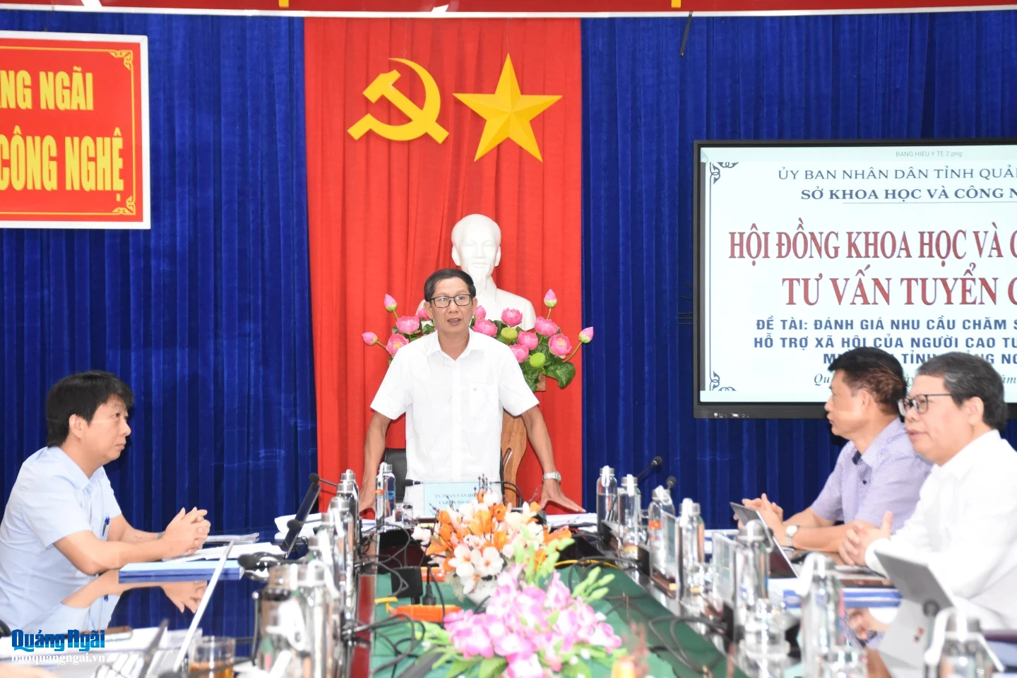 Tiến sĩ Phan Văn Hiếu - Phó Giám đốc Sở KH&CN, Chủ tịch Hội đồng tư vấn tuyển chọn nhiệm vụ khoa học và công nghệ cấp tỉnh chủ trì buổi làm việc.