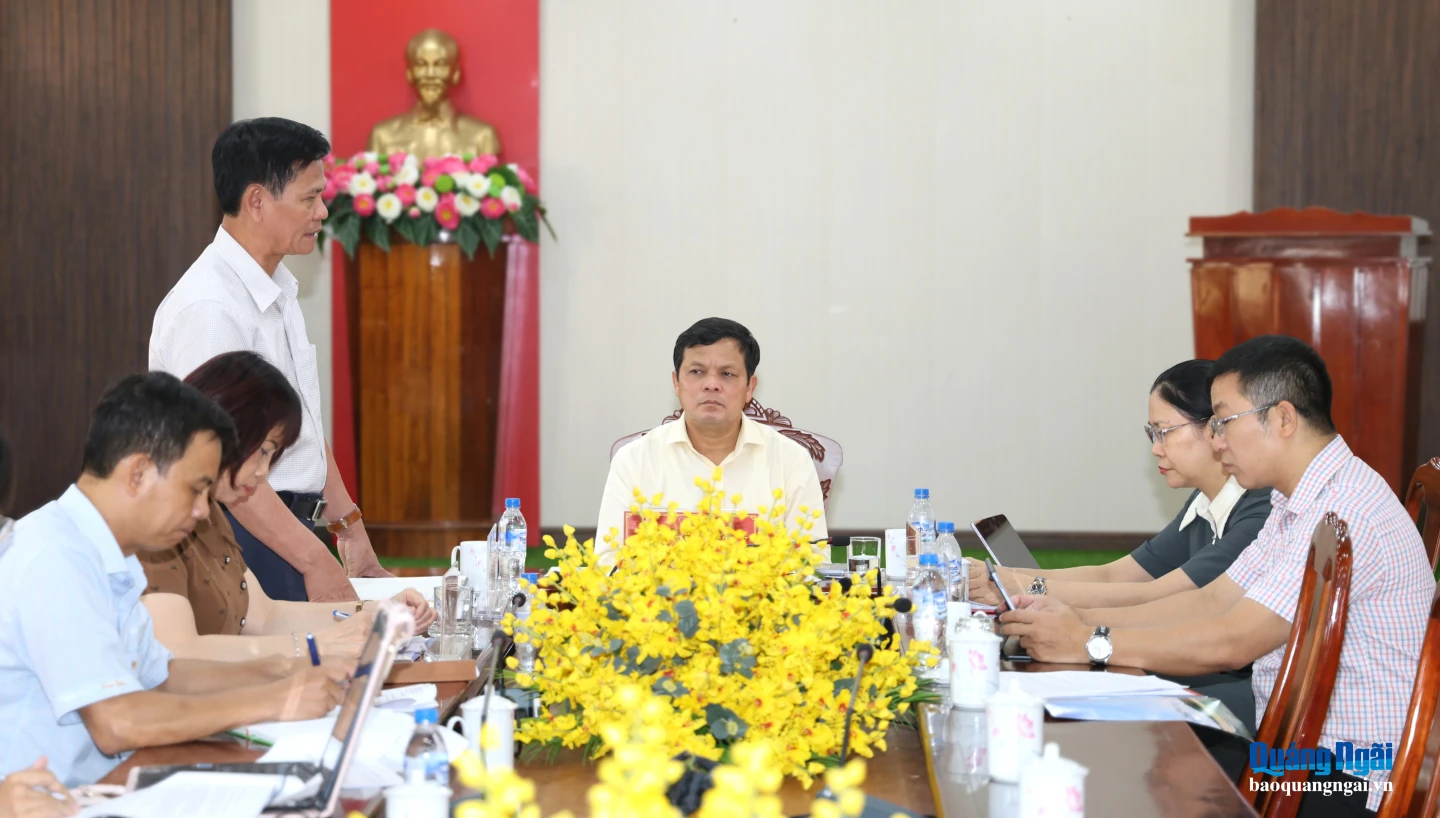 Các đại biểu tham dự cuộc họp.