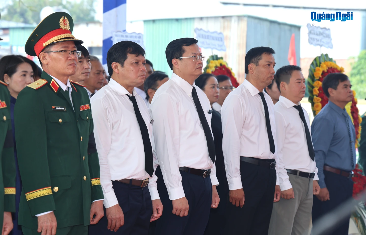 Thiếu tướng Lương Đình Chung - Bí thư Đảng ủy, Chính ủy Quân khu 5 cùng Phó Bí thư Tỉnh ủy, Chủ tịch HĐND tỉnh Nguyễn Đức Tuy và Phó Bí thư Tỉnh ủy, Chủ tịch UBND tỉnh Nguyễn Đức Tâm dự buổi lễ.