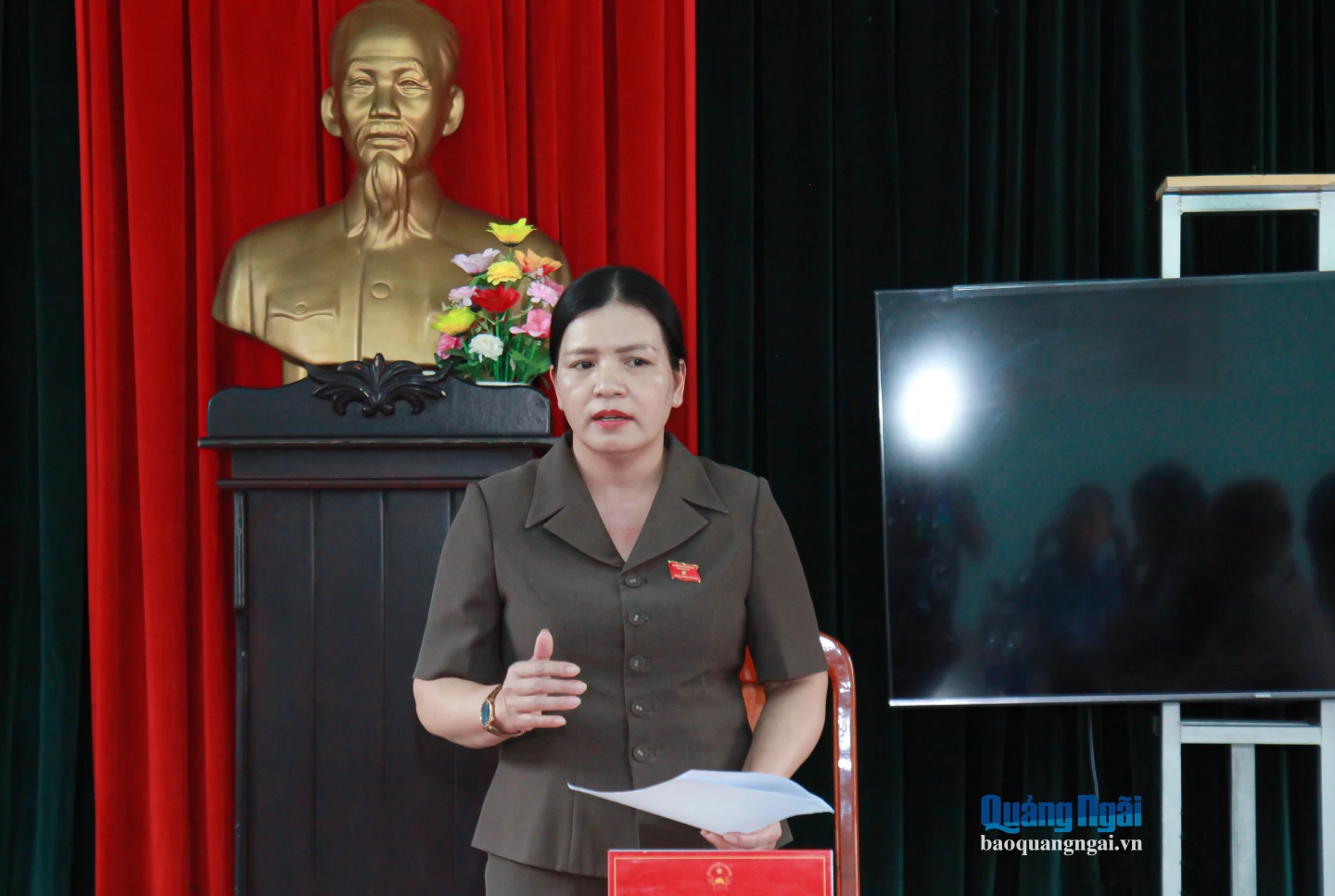 Ủy viên Ban Thường vụ Tỉnh ủy, Phó Chủ tịch Thường trực UBND tỉnh Y Ngọc phát biểu tại buổi làm việc.
