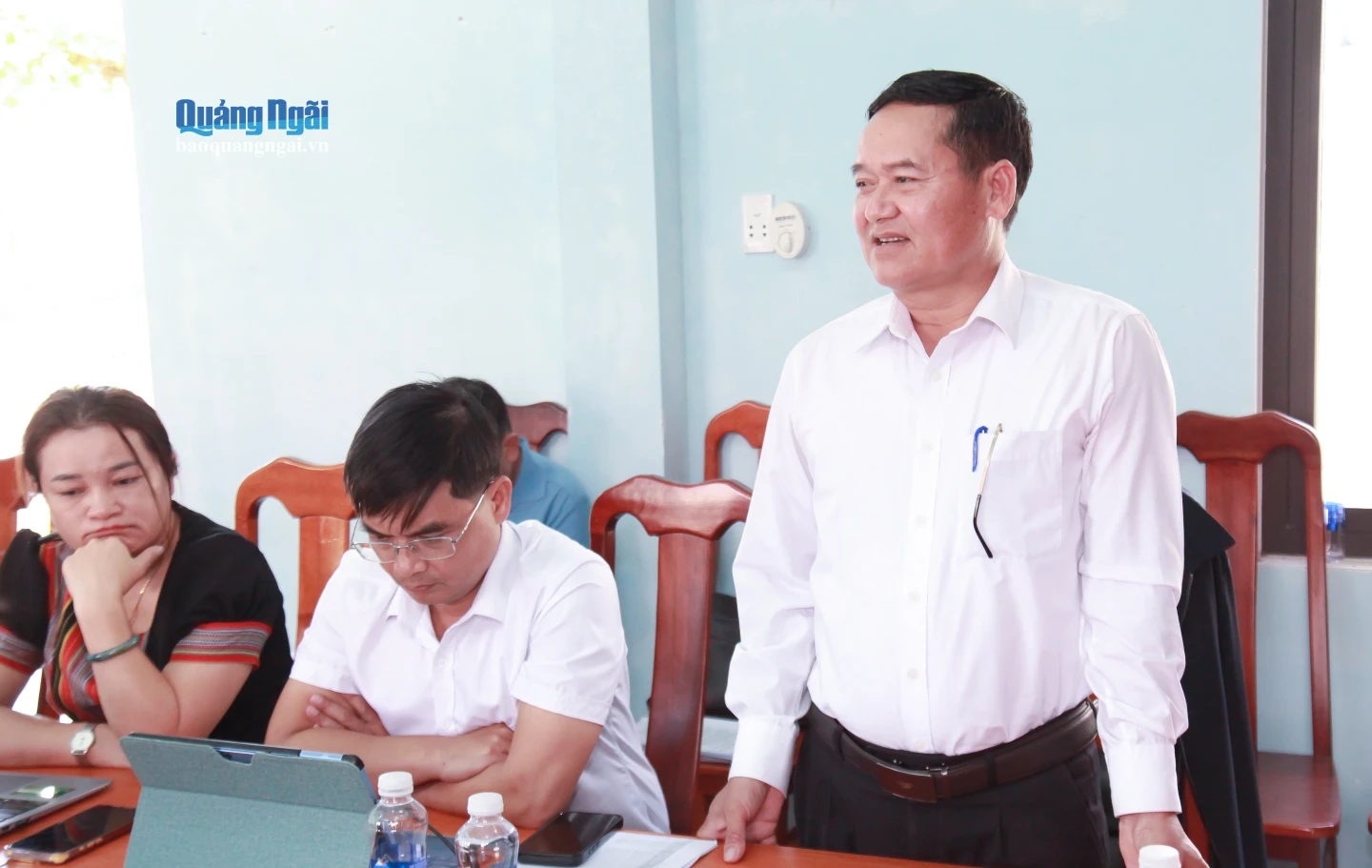 Đại diện lãnh đạo xã Đăk Plô báo cáo tại buổi làm việc.