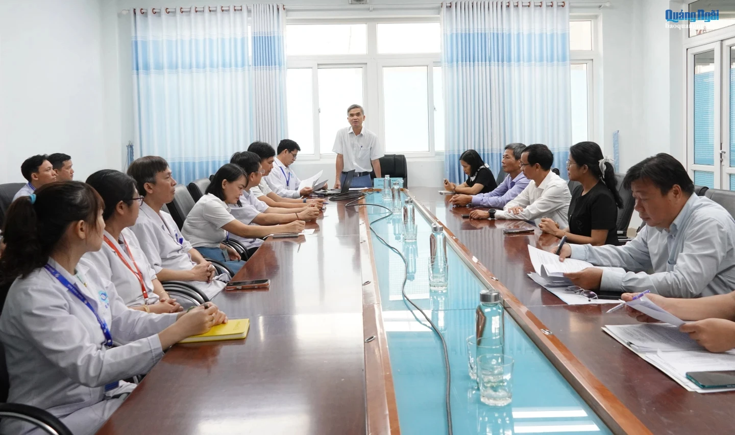 Giám sát tình hình triển khai chuyển đổi số trong lĩnh vực y tế tại Bệnh viện Sản - Nhi tỉnh.
