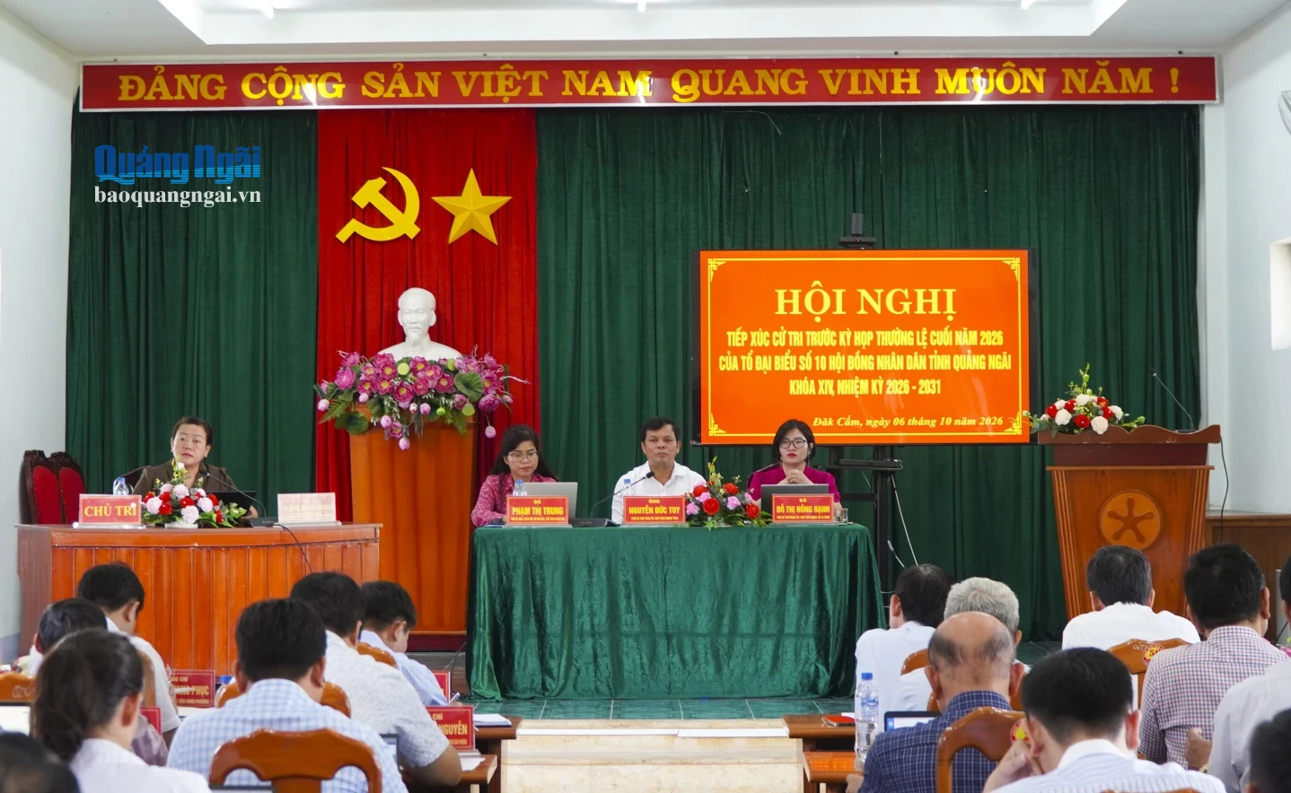 Tổ đại biểu số 10 HĐND tỉnh khóa XIV tiếp xúc cử tri phường Đăk Cấm.