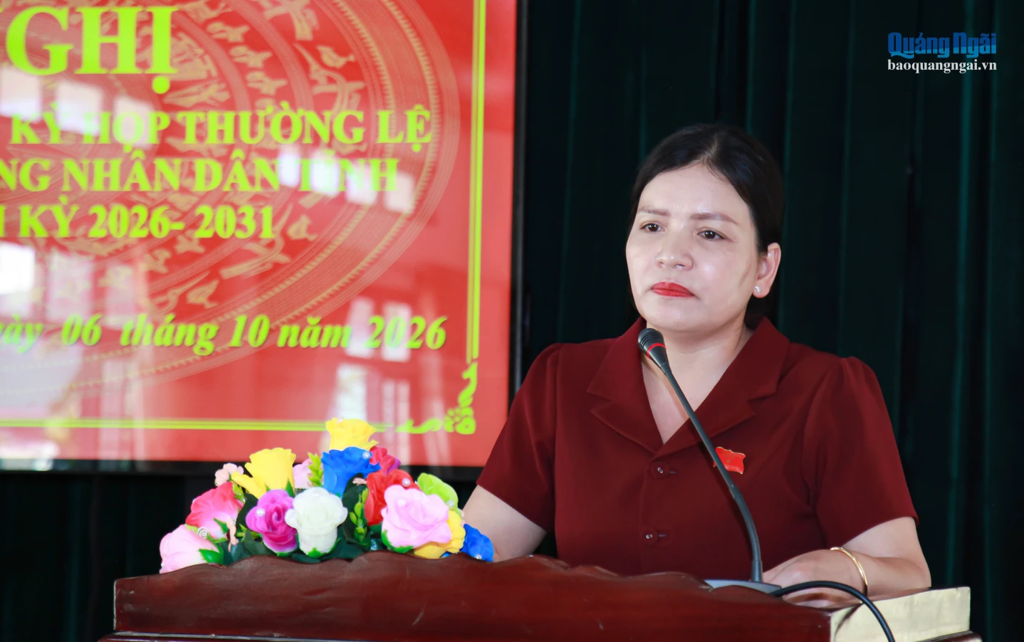 Ủy viên Ban Thường vụ Tỉnh ủy, Phó Chủ tịch Thường trực UBND tỉnh Y Ngọc phát biểu tại buổi tiếp xúc cử tri.