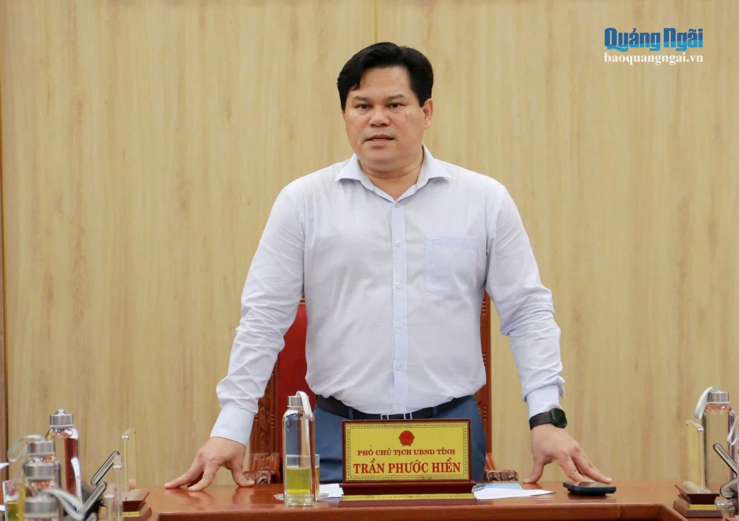Phó Chủ tịch UBND tỉnh Trần Phước Hiền phát biểu tại cuộc họp.