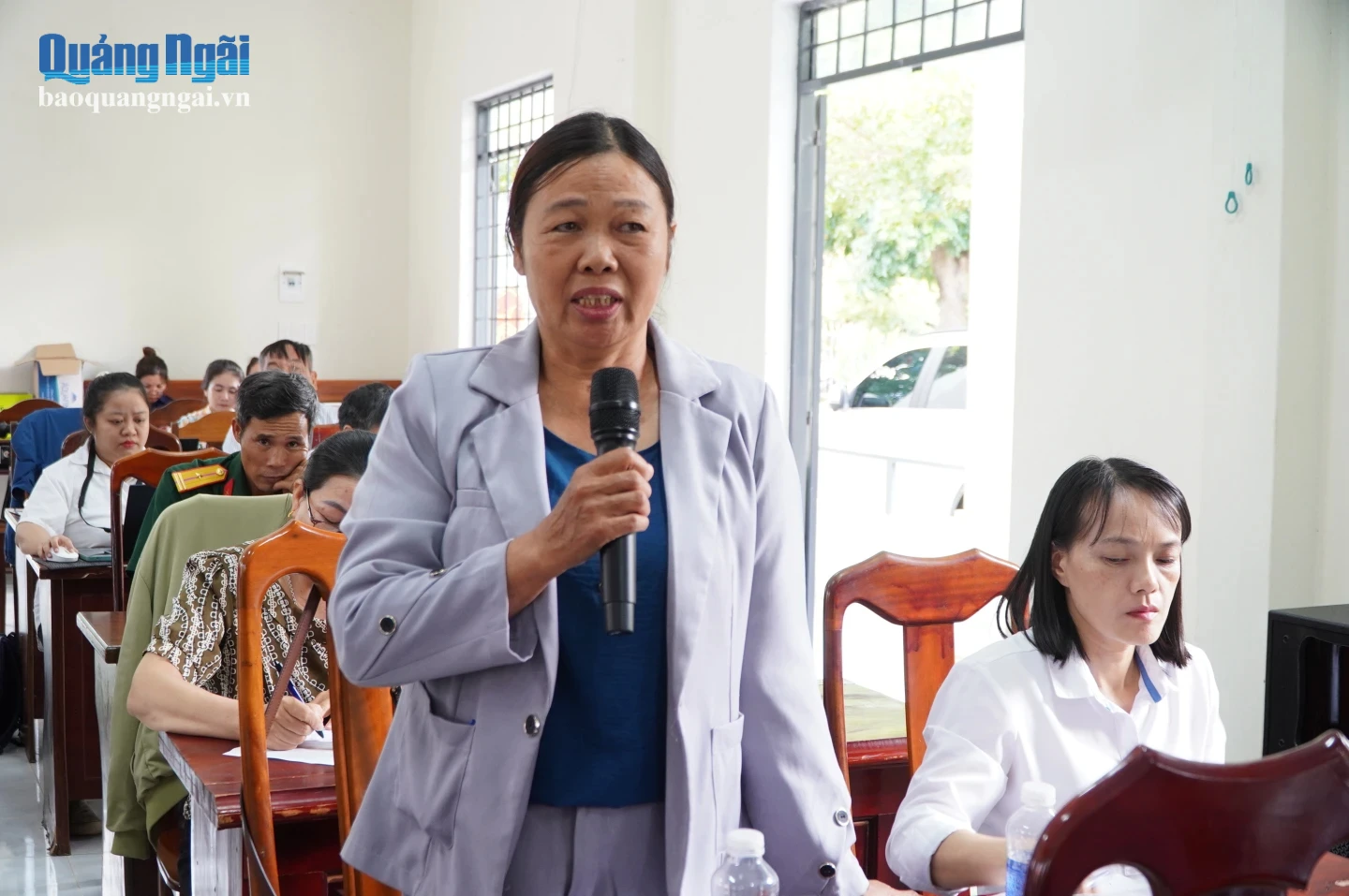 Cử tri xã Ya Ly nêu ý kiến tại hội nghị.
