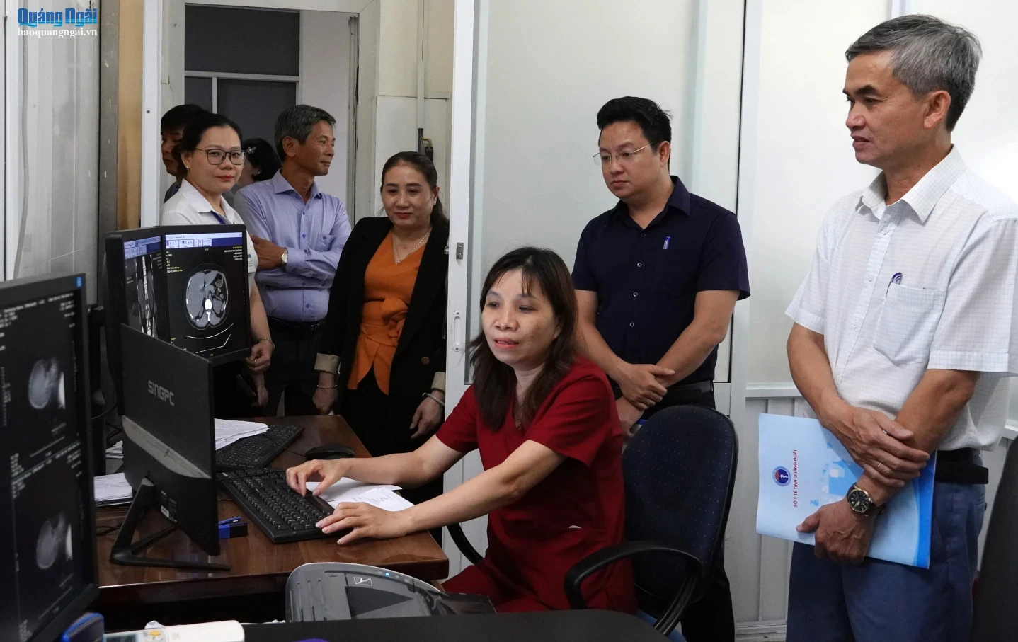 Giám sát tình hình triển khai chuyển đổi số trong lĩnh vực y tế tại Bệnh viện Đa khoa tỉnh Quảng Ngãi.