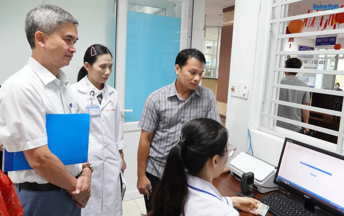 Giám sát tình hình triển khai chuyển đổi số trong lĩnh vực y tế tại Bệnh viện Y học cổ truyền tỉnh.