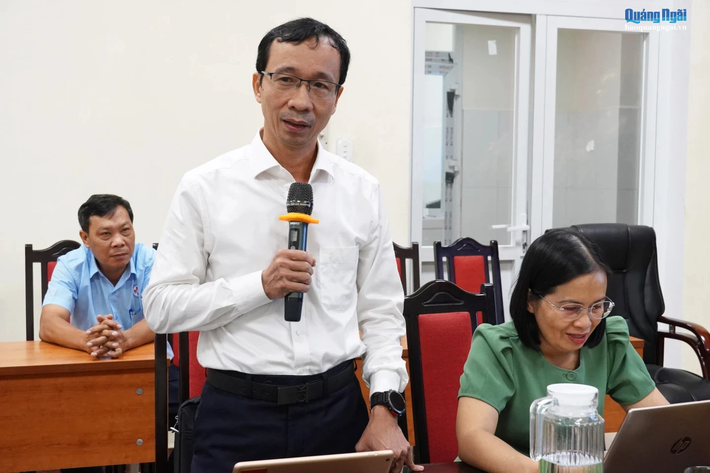 Đồng chí Huỳnh Đức Minh - Tỉnh ủy viên, Giám đốc Báo và Phát thanh, Truyền hình Quảng Ngãi, Chủ tịch Hội Nhà báo tỉnh phát biểu tại buổi làm việc.