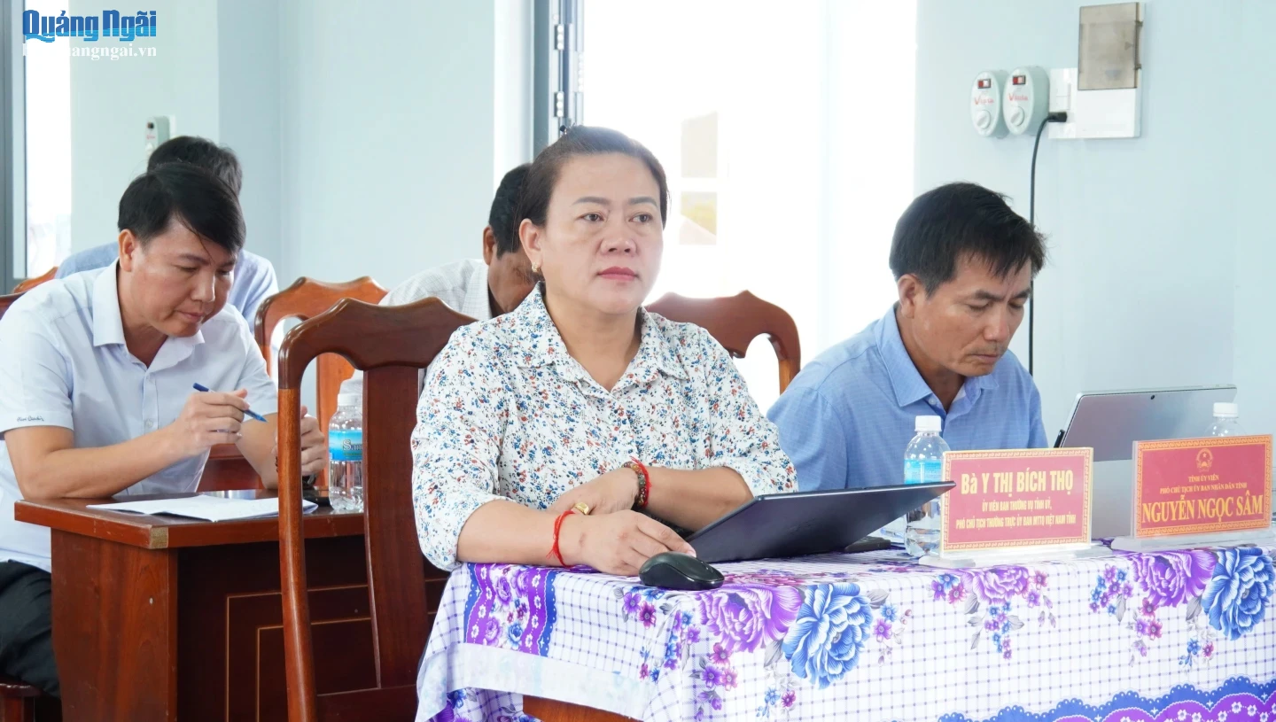 Ủy viên Ban Thường vụ Tỉnh ủy, Phó Chủ tịch Thường trực Ủy ban MTTQ Việt Nam tỉnh Y Thị Bích Thọ tham dự hội nghị.