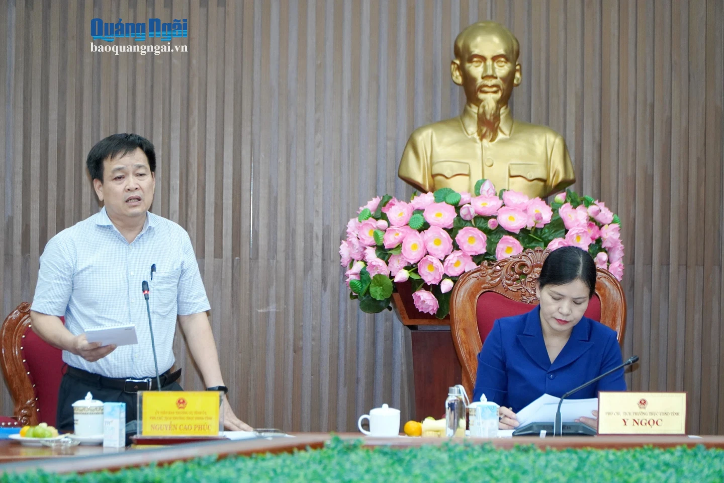 Ủy viên Ban Thường vụ Tỉnh ủy, Phó Chủ tịch Thường trực HĐND tỉnh Nguyễn Cao Phúc phát biểu tại phiên họp.