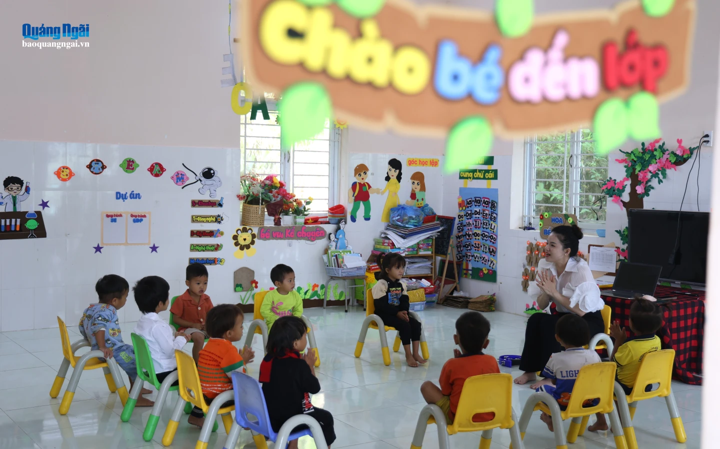 Trường lớp được đầu tư, tạo điều kiện để học sinh vùng đồng bào DTTS được học tập trong môi trường tốt hơn.