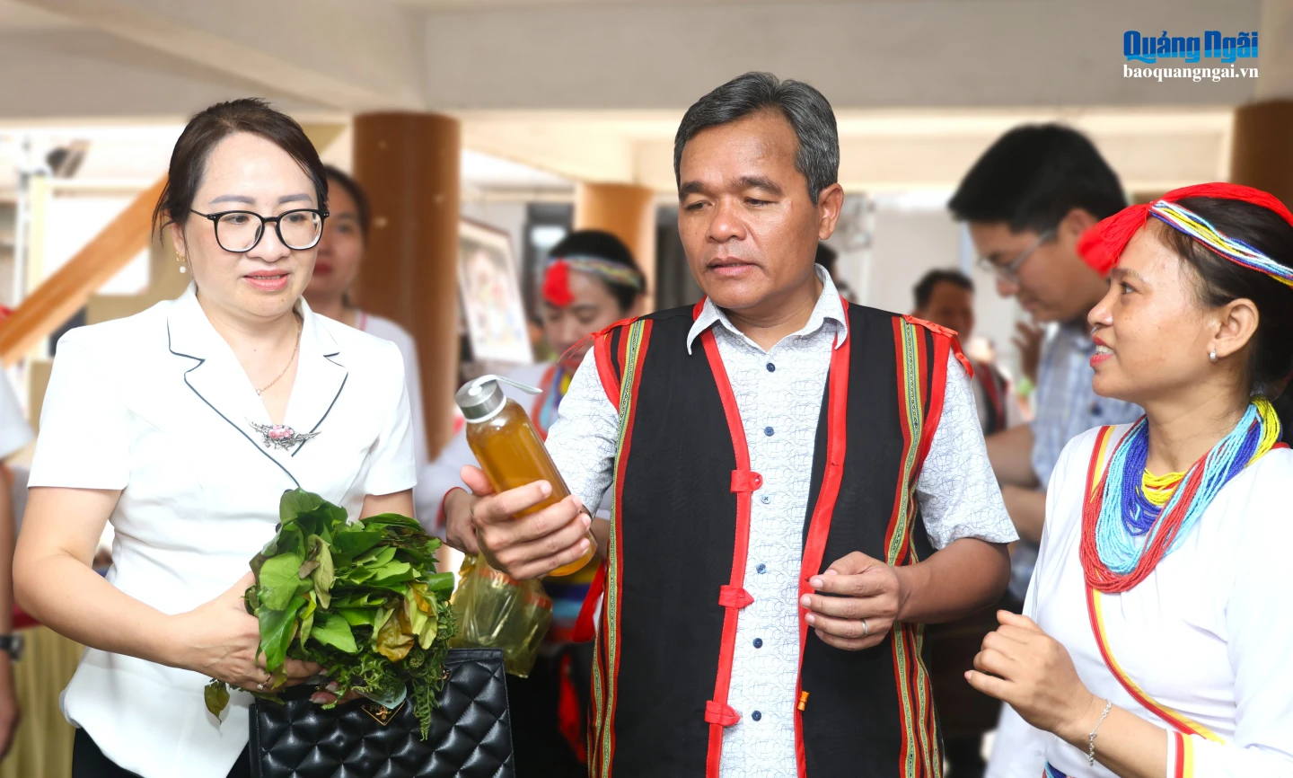 Sản phẩm đặc trưng vùng dân tộc thiểu số từng bước được nâng chất lượng, xây dựng thương hiệu và mở rộng thị trường.