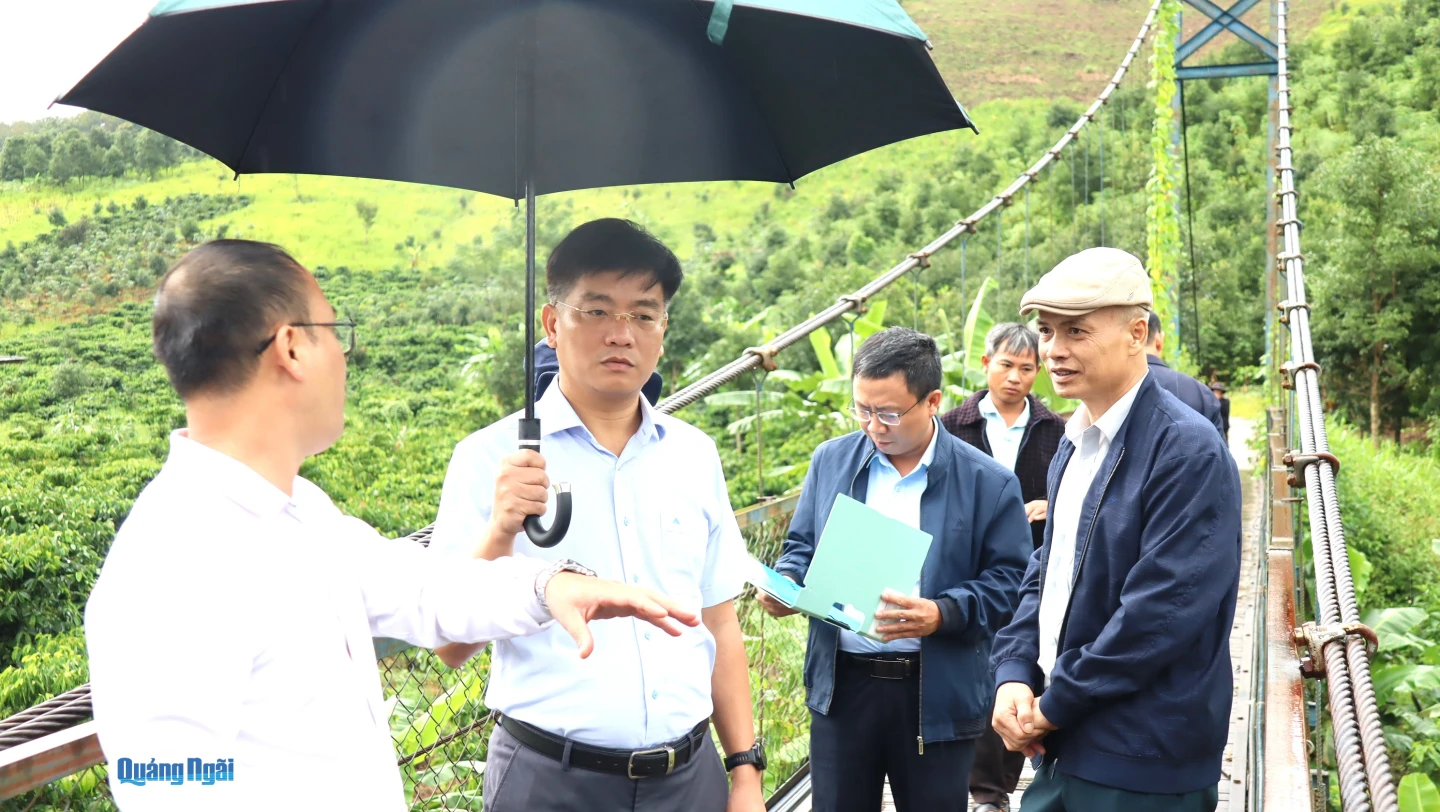 Phó Chủ tịch UBND tỉnh Đỗ Tâm Hiển khảo sát thực tế tại xã Đăk Sao.