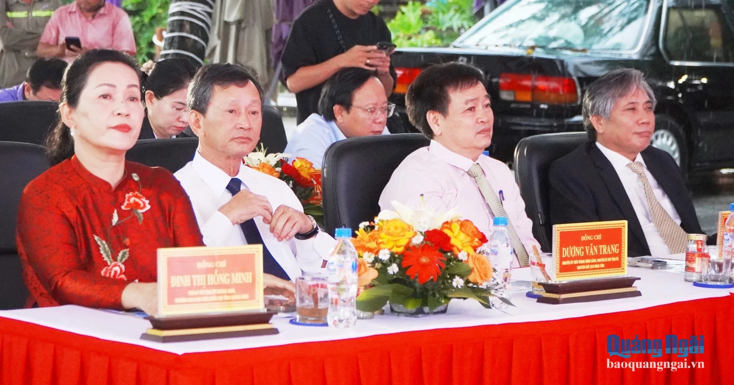 Các đại biểu tham dự lễ khởi công.