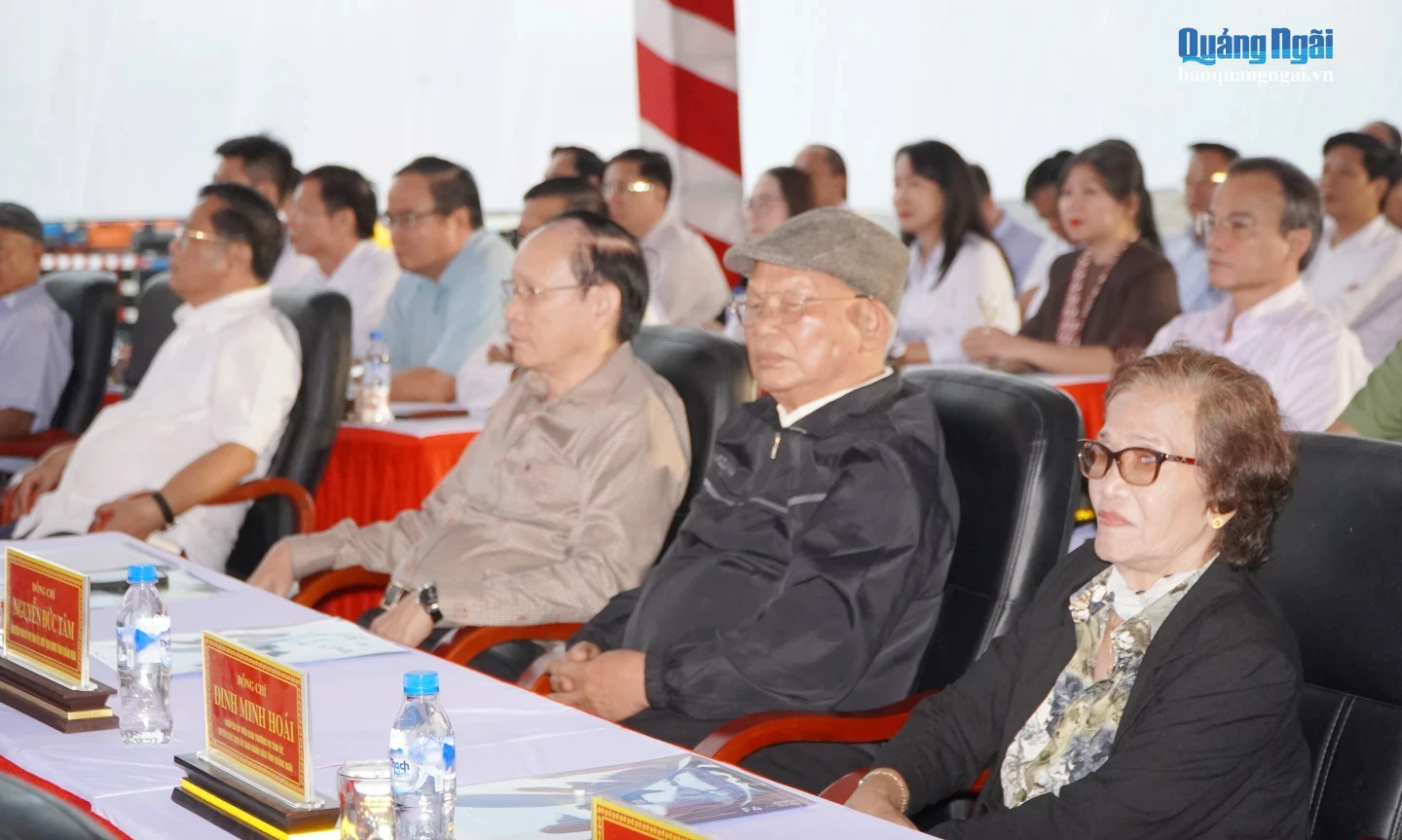 Các đồng chí nguyên lãnh đạo tỉnh tham dự lễ khởi công.
