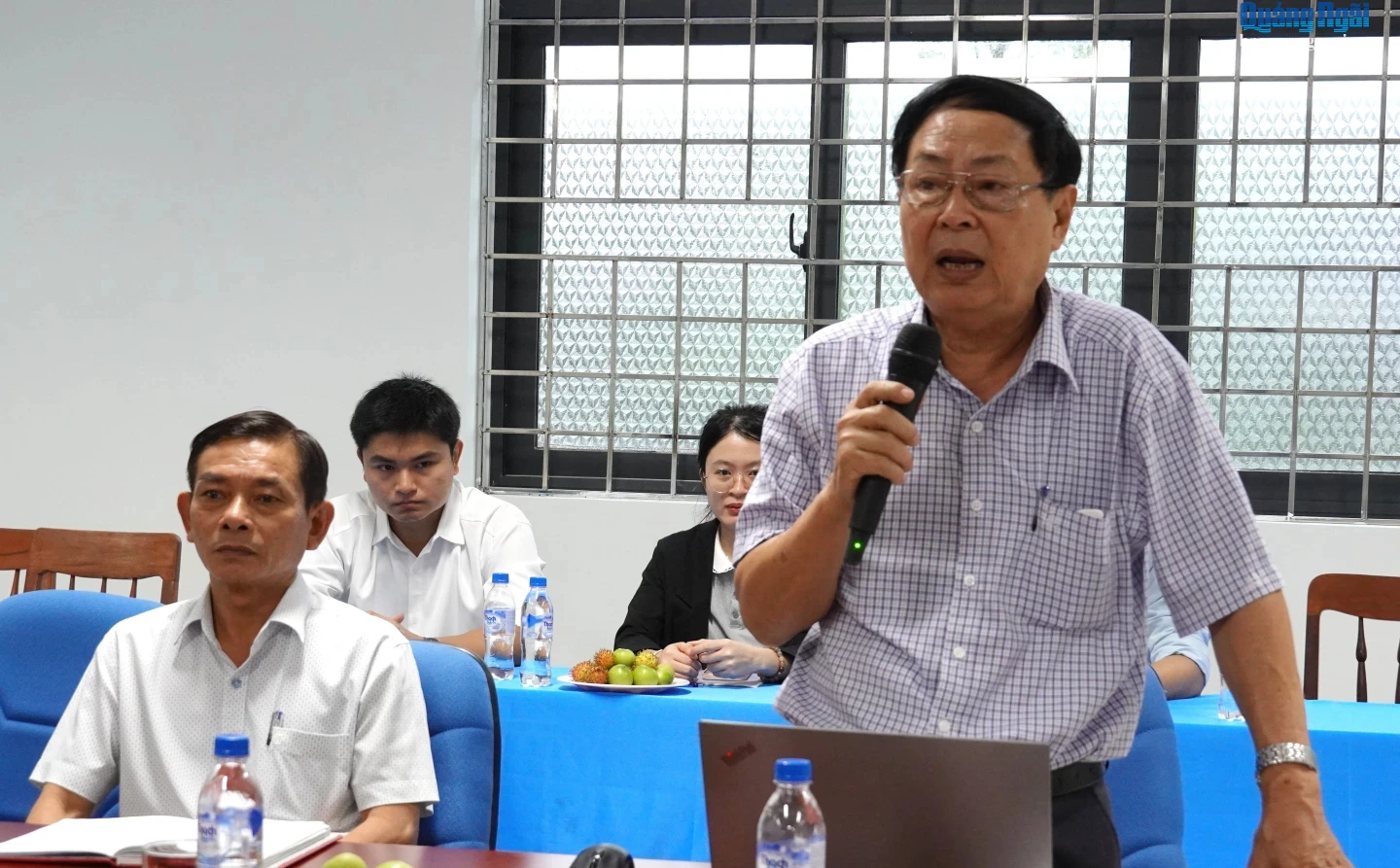 Ông Võ Thanh Tân - Giám đốc Trung tâm Kiểm soát bệnh tật tỉnh báo cáo tại buổi giám sát. 