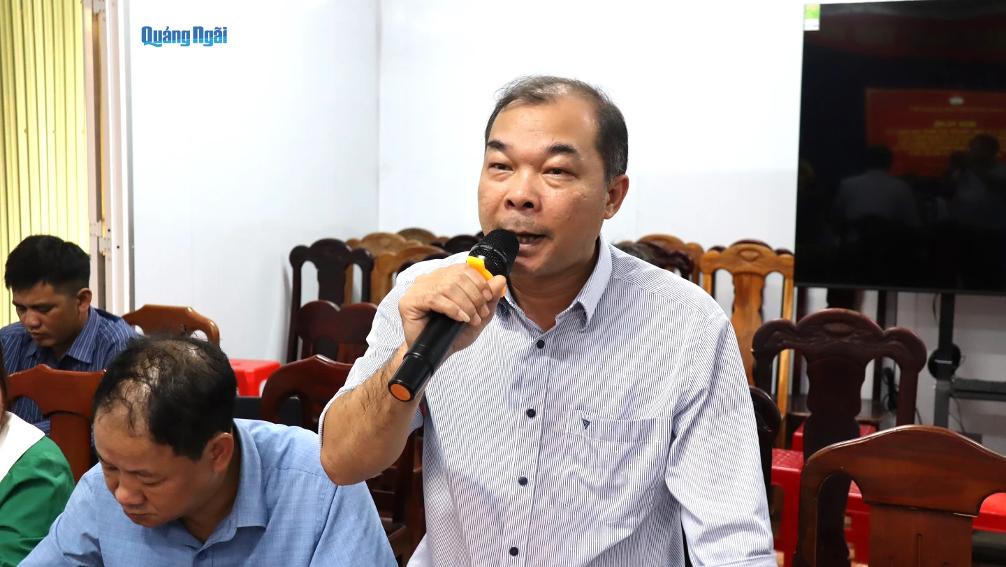 Cử tri xã Măng Bút gửi gắm ý kiến, kiến nghị đến Tổ đại biểu HĐND tỉnh.