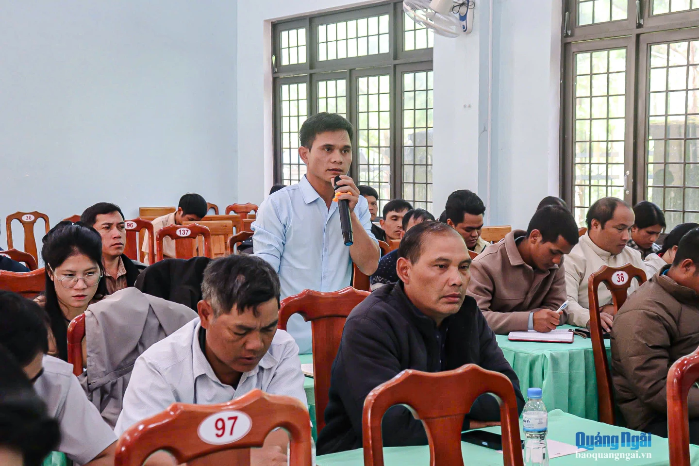 Cử tri xã Măng Ri nêu kiến nghị.