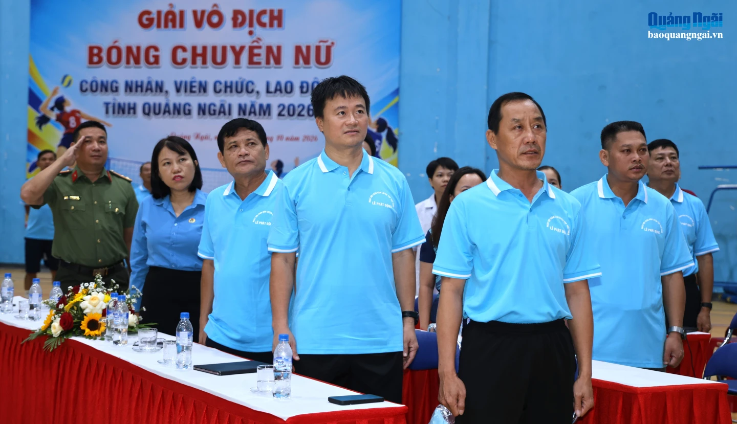 Lãnh đạo các sở, ngành tham dự lễ phát động tại tỉnh Quảng Ngãi.