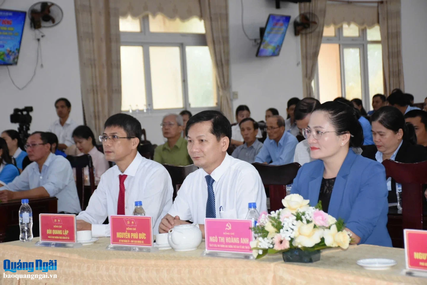Các đại biểu dự chương trình.