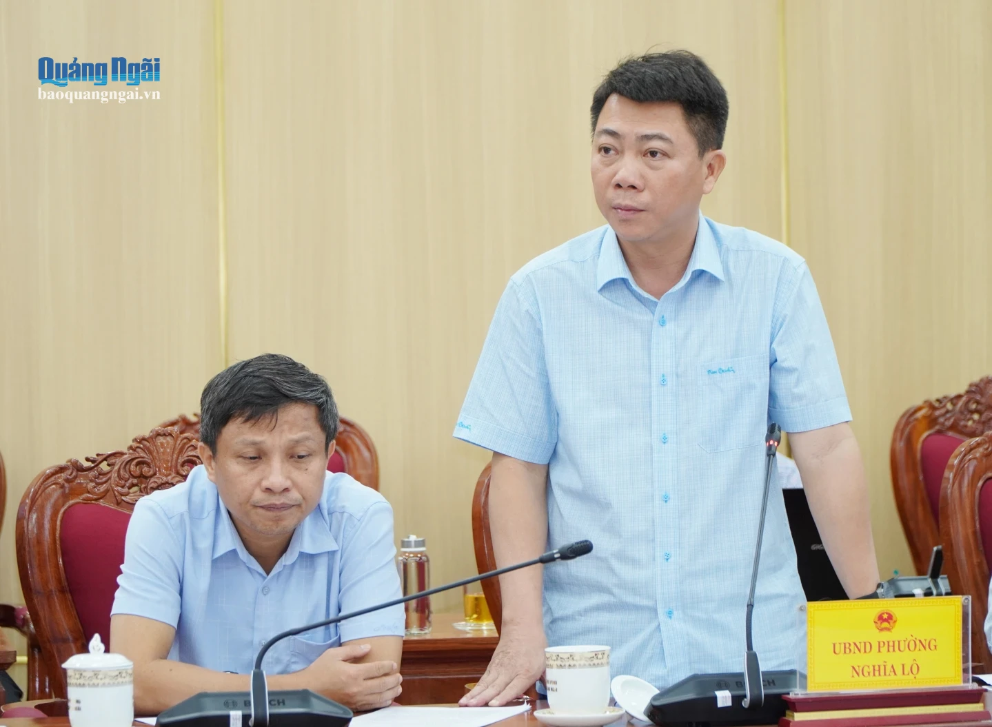 Lãnh đạo UBND phường Nghĩa Lộ báo cáo tình hình thực hiện nhiệm vụ phối hợp giải phóng mặt bằng các dự án trên địa bàn.