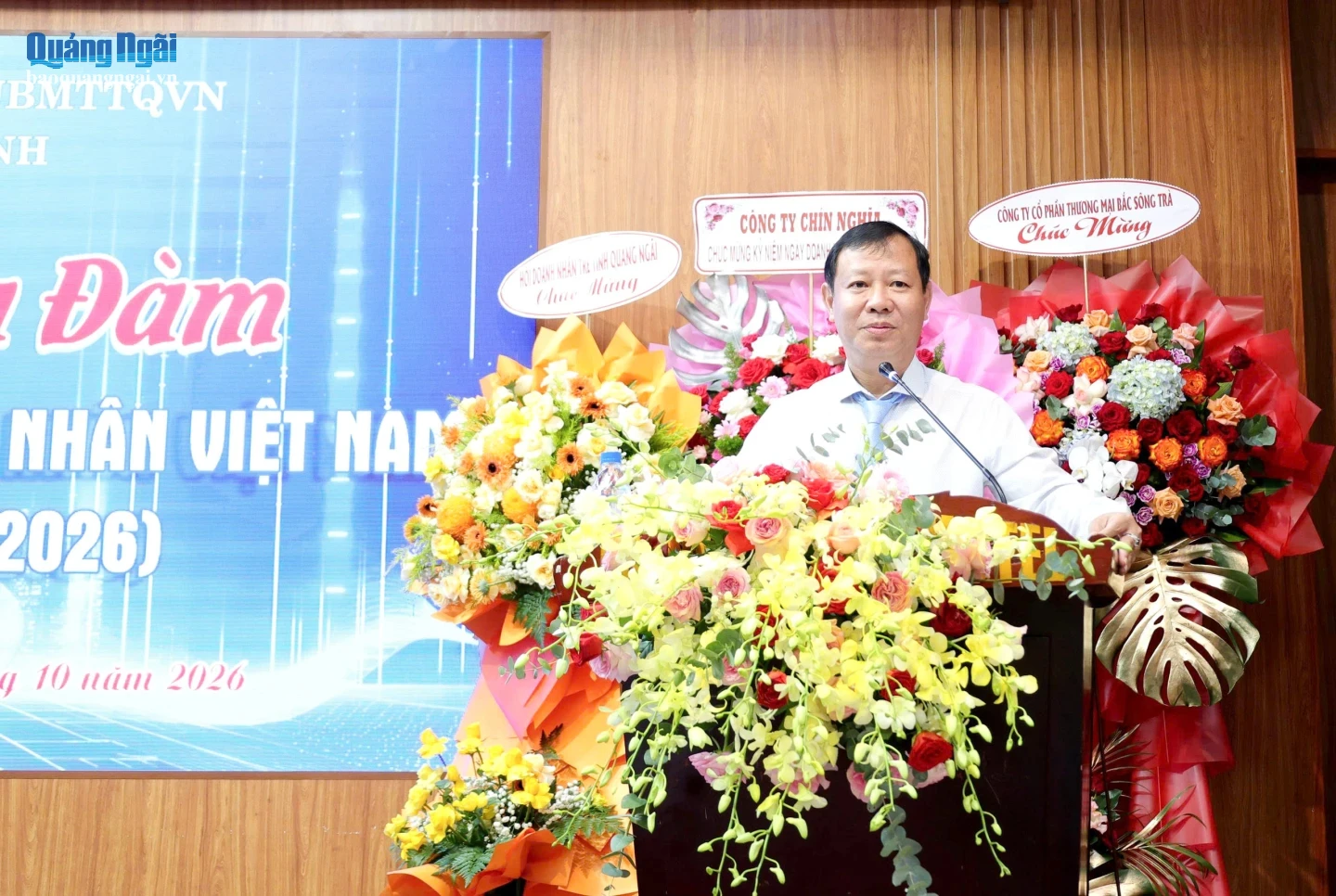 Ông Nguyễn Văn Hưng - Phó Bí thư Đảng ủy, Chủ tịch UBND phường Cẩm Thành phát biểu tại tọa đàm.