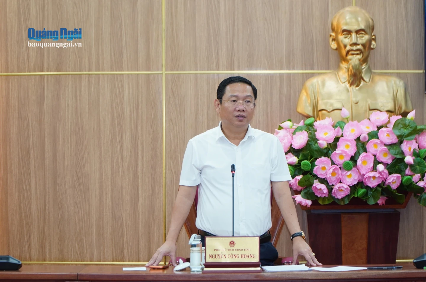 Phó Chủ tịch UBND tỉnh Nguyễn Công Hoàng phát biểu tại cuộc họp.