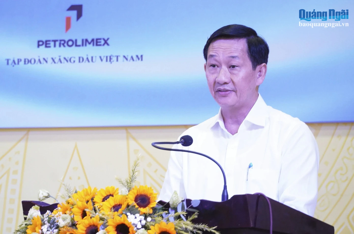 Ông Võ Văn Thanh - Giám đốc Sở Y tế báo cáo tình hình 2 trung tâm công tác xã hội trên địa bàn tỉnh.