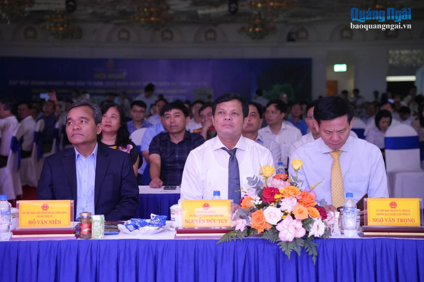 Ủy viên Trung ương Đảng, Bí thư Tỉnh ủy Hồ Văn Niên cùng các đồng chí lãnh đạo tỉnh dự hội nghị.