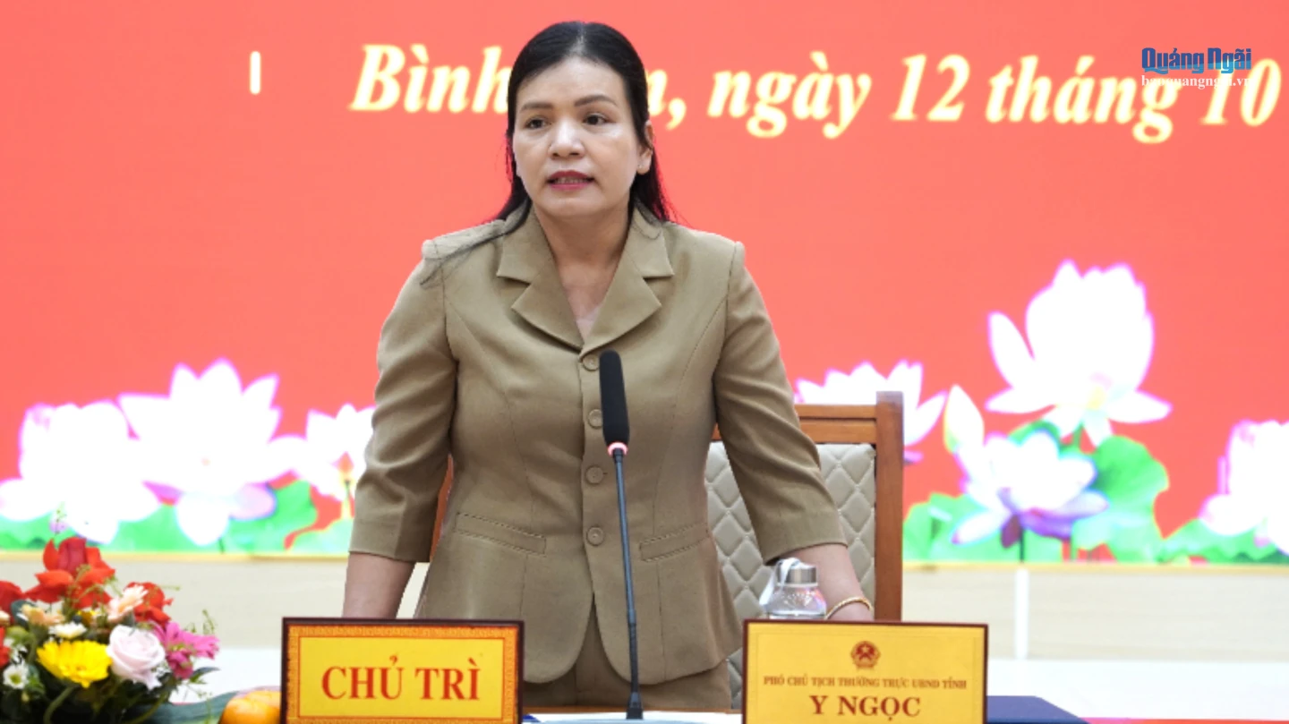 Ủy viên Ban Thường vụ Tỉnh ủy, Phó Chủ tịch Thường trực UBND tỉnh Y Ngọc chỉ đạo tại buổi làm việc. 