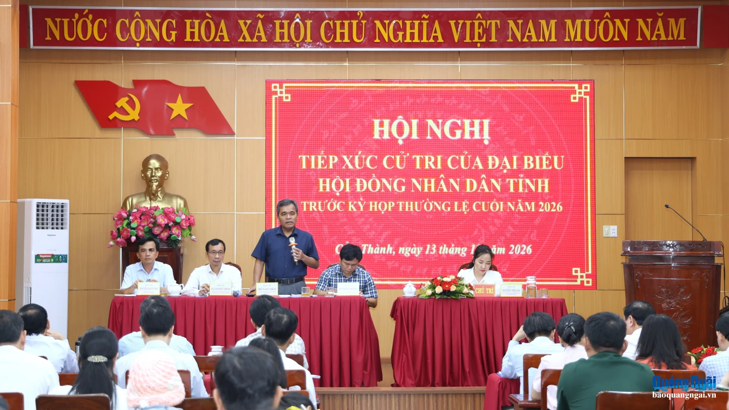Quang cảnh hội nghị tiếp xúc cử tri.