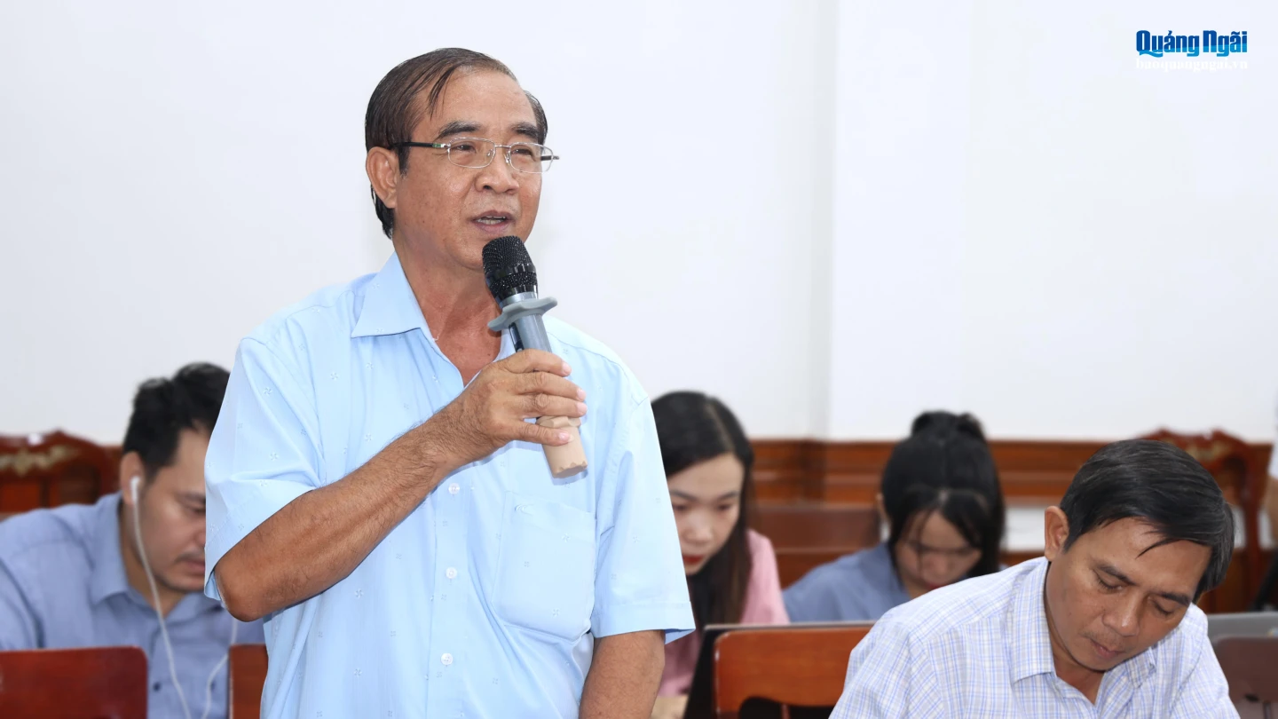 Cử tri phường Cẩm Thành quan tâm các vấn đề liên quan đến hạ tầng giao thông và đời sống dân sinh.