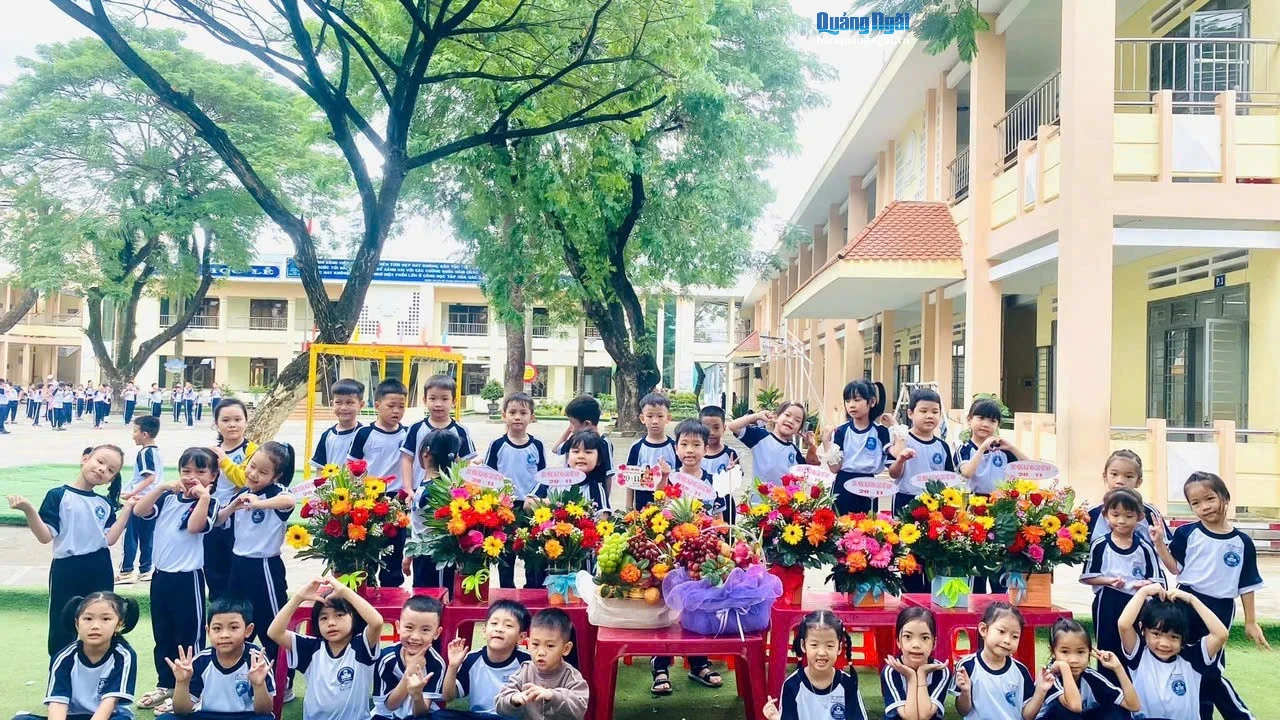 Học sinh Trường Tiểu học Cẩm Thành, phường Cẩm Thành. Ảnh: PV  