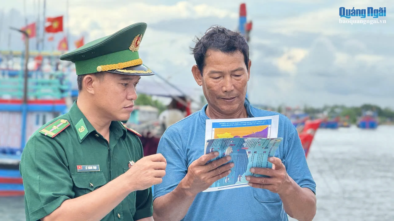 Được đào tạo bài bản và nắm rõ các quy định về pháp luật, ngư dân Lý Sơn an tâm bám biển và khai thác an toàn.