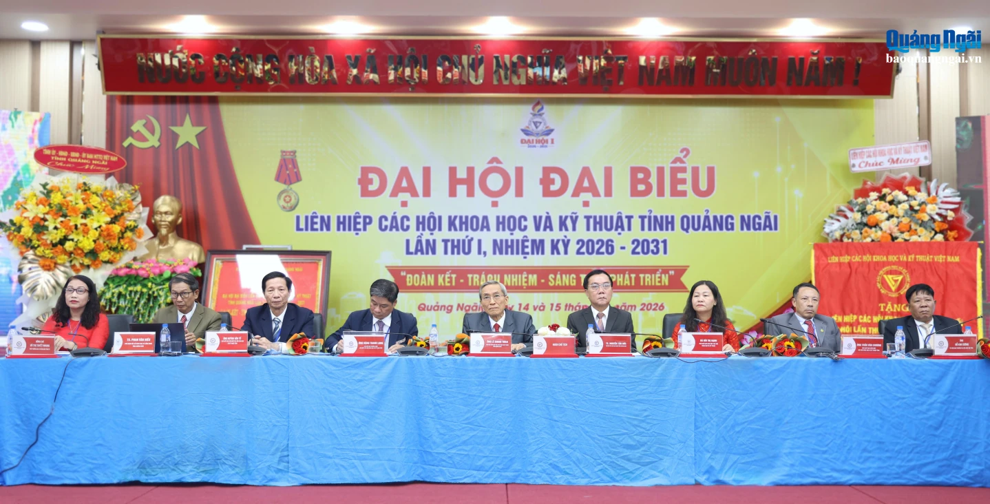 Đoàn Chủ tịch điều hành đại hội.