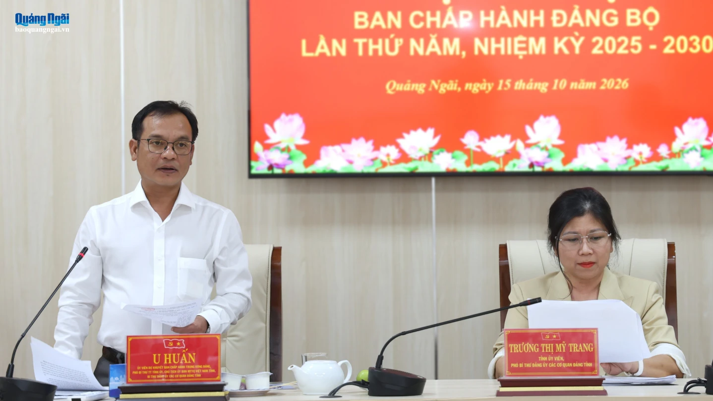 Ủy viên dự khuyết Trung ương Đảng, Phó Bí thư Thường trực Tỉnh ủy, Chủ tịch Ủy ban MTTQ Việt Nam tỉnh, Bí thư Đảng ủy các cơ quan Đảng tỉnh U Huấn phát biểu tại hội nghị.