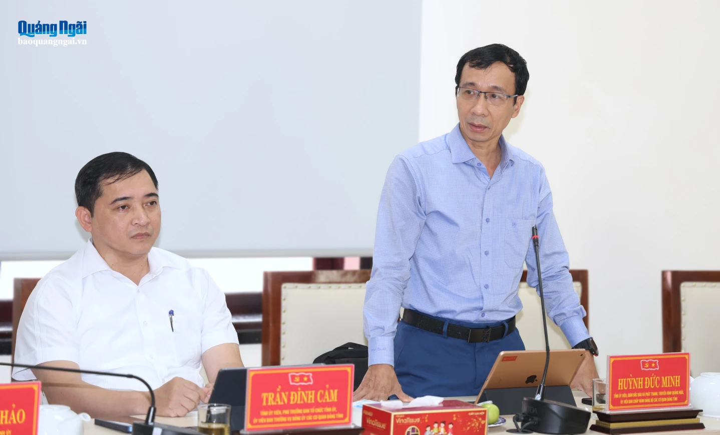 Đồng chí Huỳnh Đức Minh - Bí thư Đảng ủy, Giám đốc Báo và Phát thanh, Truyền hình Quảng Ngãi, Chủ tịch Hội Nhà báo tỉnh phát biểu tại hội nghị.