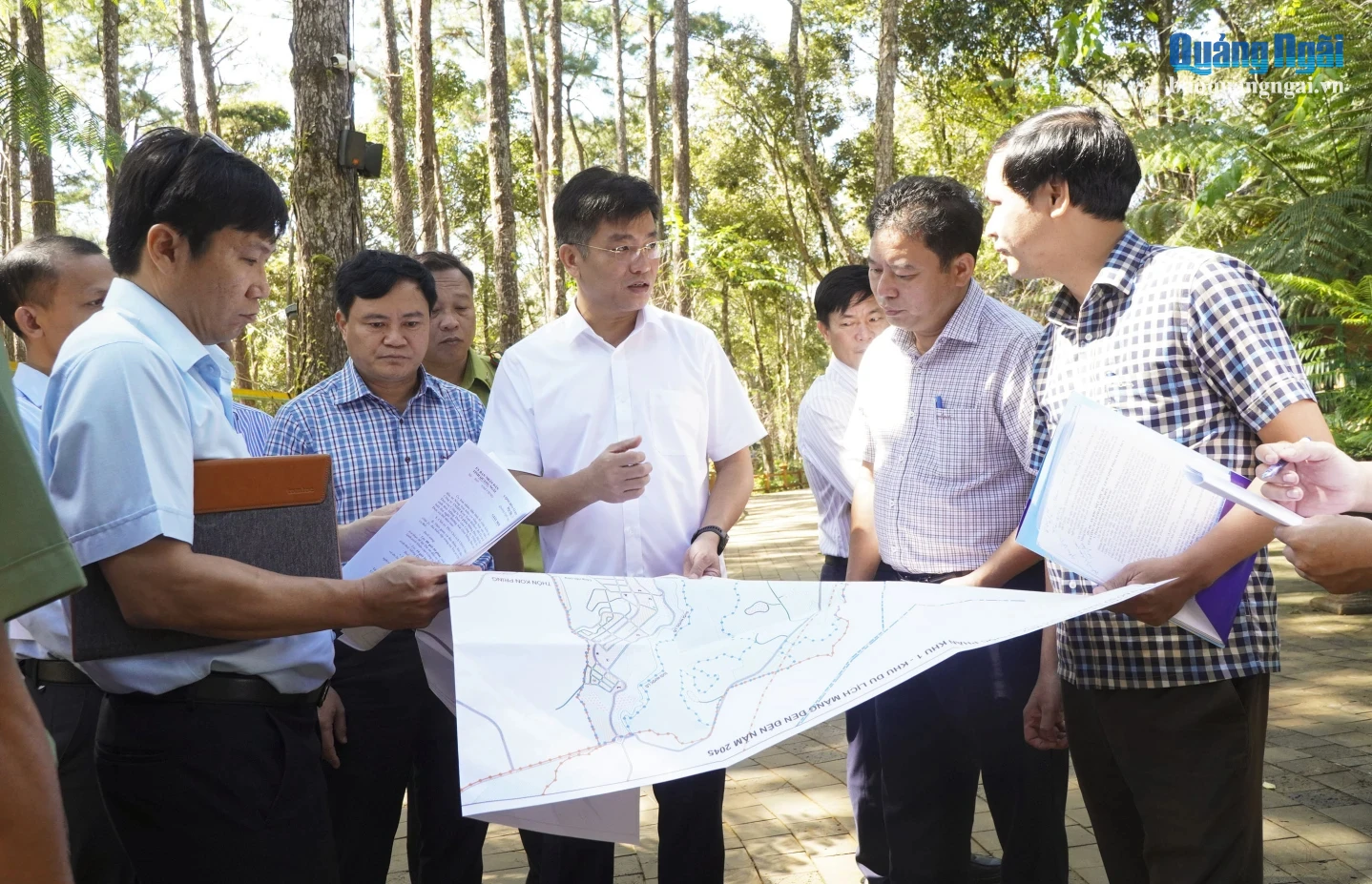 Phó Chủ tịch UBND tỉnh Đỗ Tâm Hiển kiểm tra tại dự án Khu biệt thự du lịch sinh thái Măng Đen.