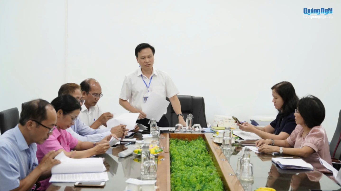 Ông Phan Minh Đan - Phó Giám đốc Sở Y tế phát biểu tại cuộc họp.