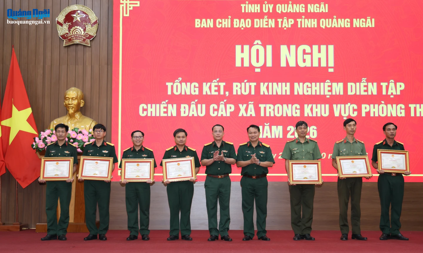 Các cá nhân nhận Bằng khen của Chủ tịch UBND tỉnh.