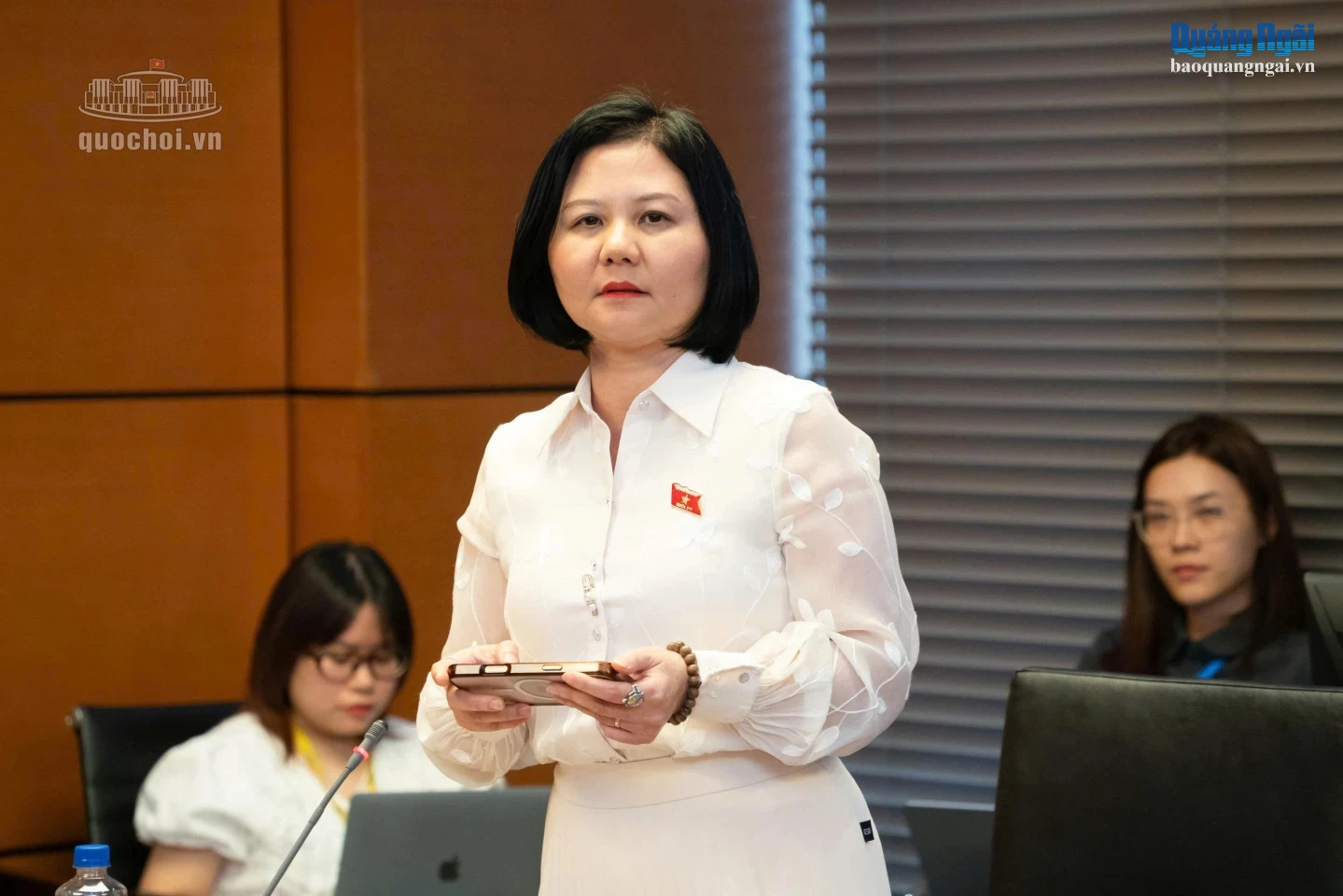 Đại biểu Quốc hội Trần Thị Hồng An phát biểu thảo luận.