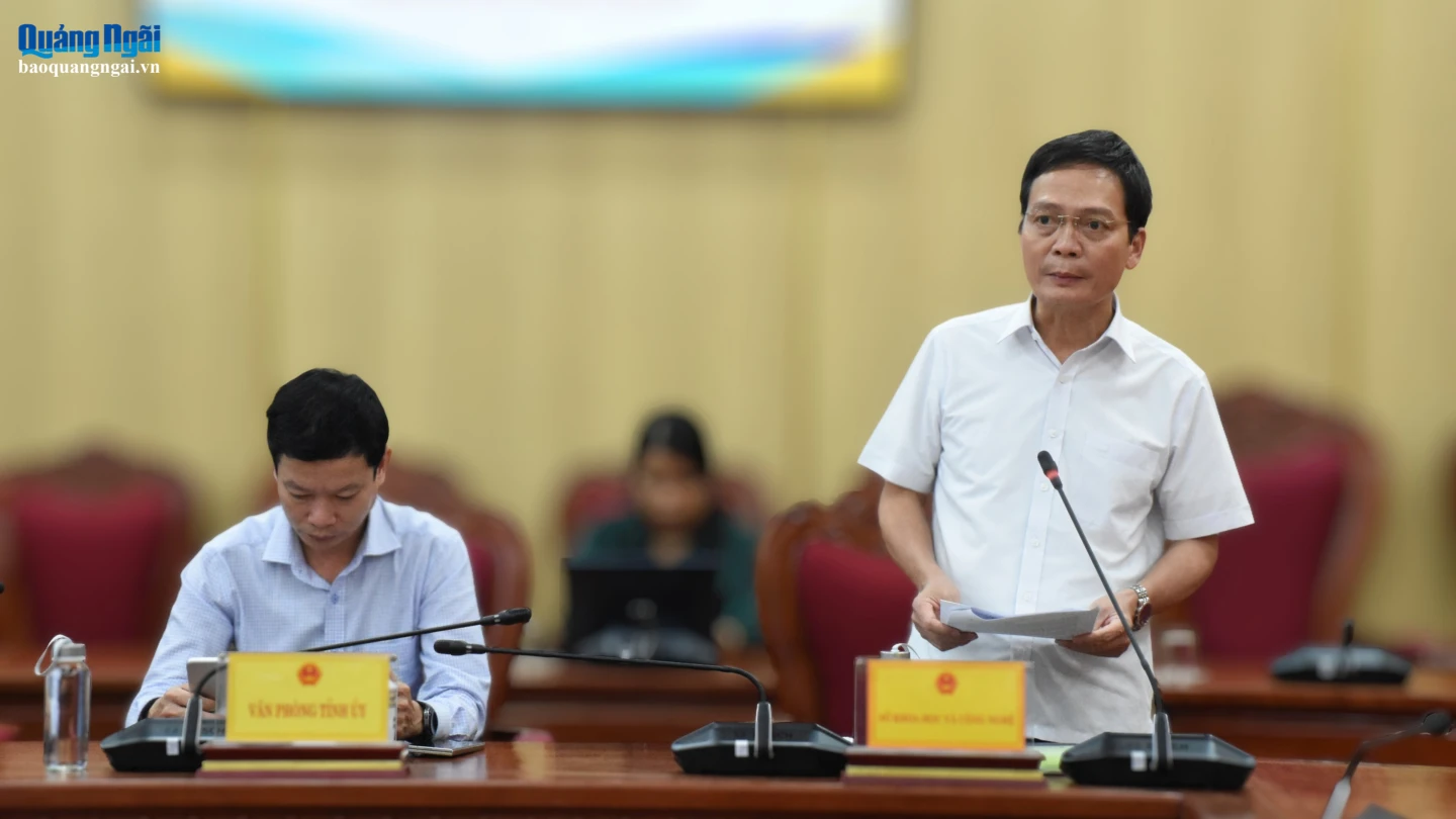 Ông Nguyễn Tấn Liêm - Giám đốc Sở KH&CN báo cáo tại cuộc họp.